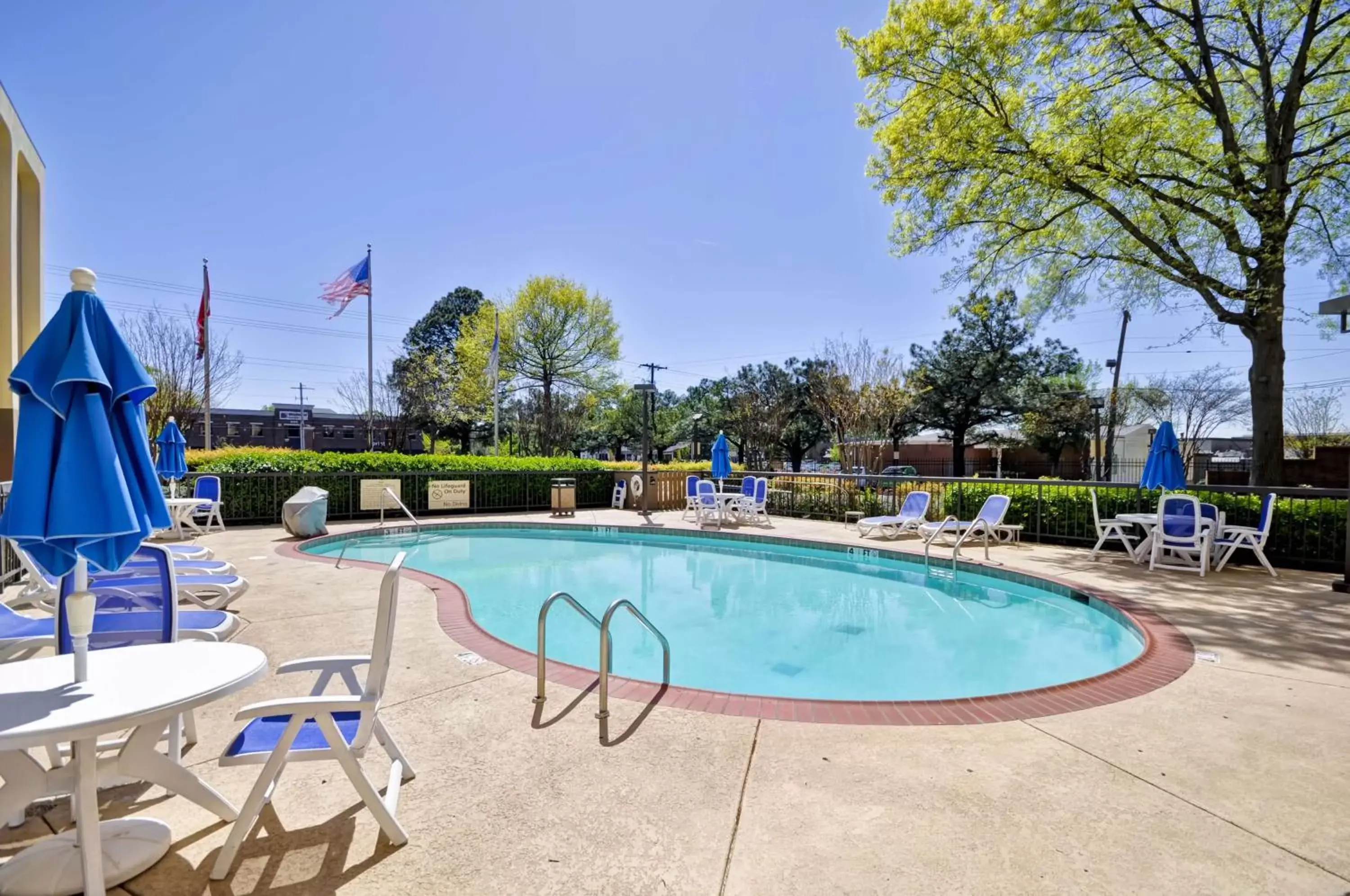 Pool view, Swimming Pool in Hampton Inn Memphis Poplar