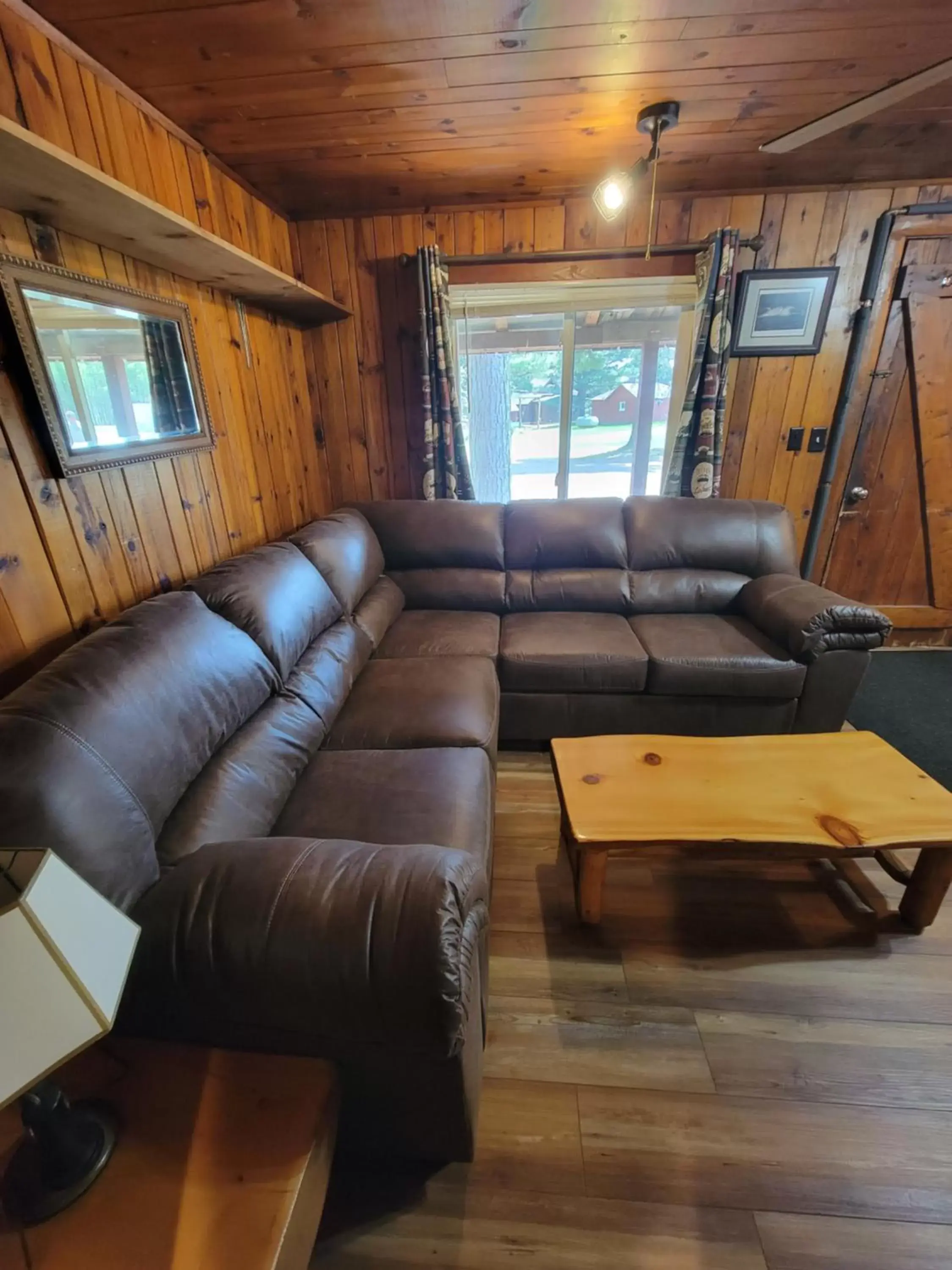 Living room, Seating Area in Two Rivers Motel and Cabins