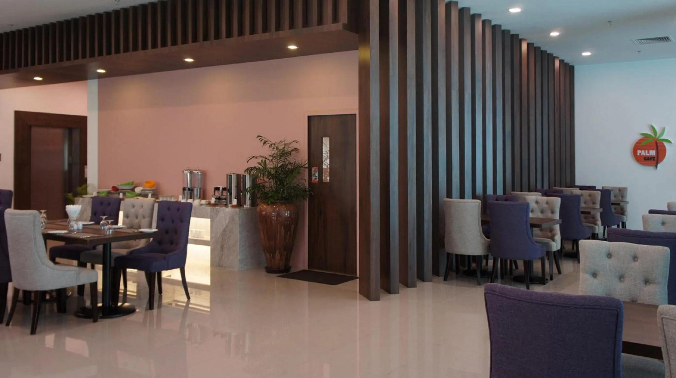 Restaurant/places to eat in Wyne Hotel