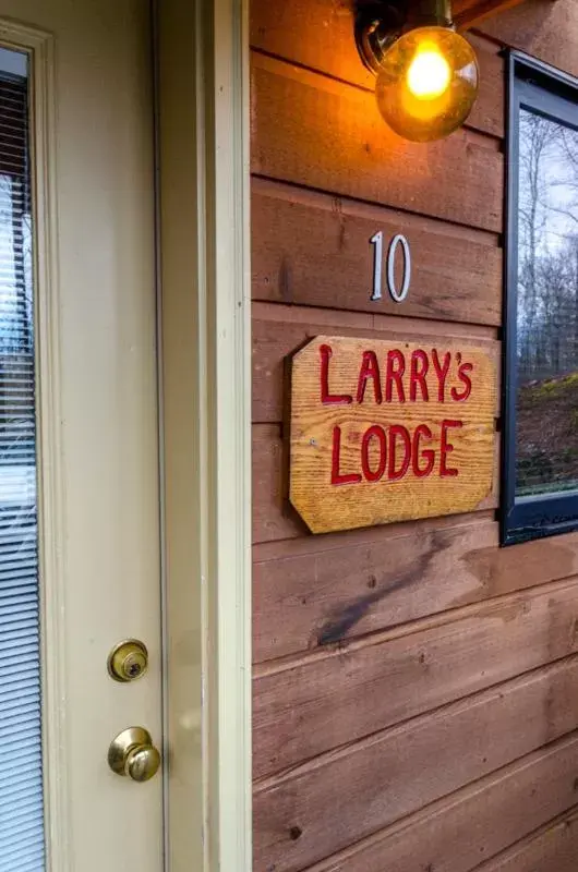 Facade/entrance in Asheville Cabins of Willow Winds