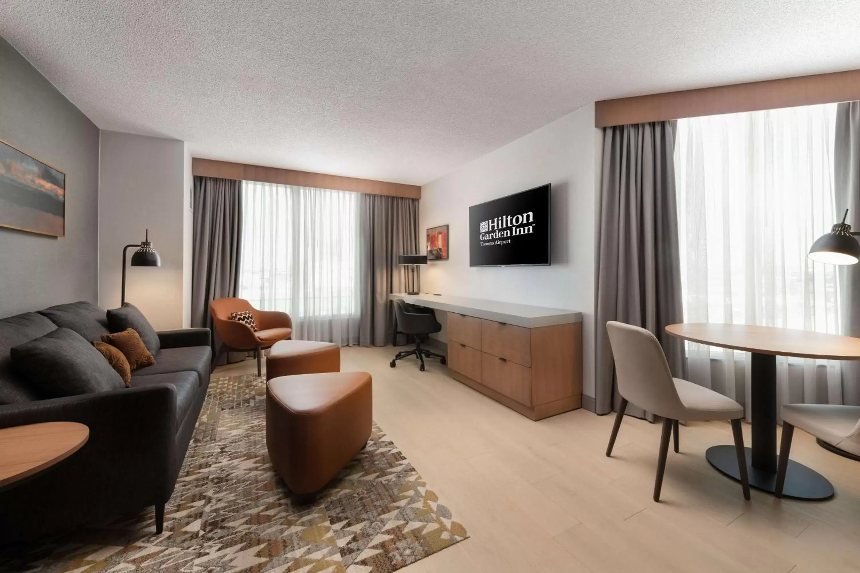 Living room, Seating Area in Hilton Garden Inn Toronto Airport