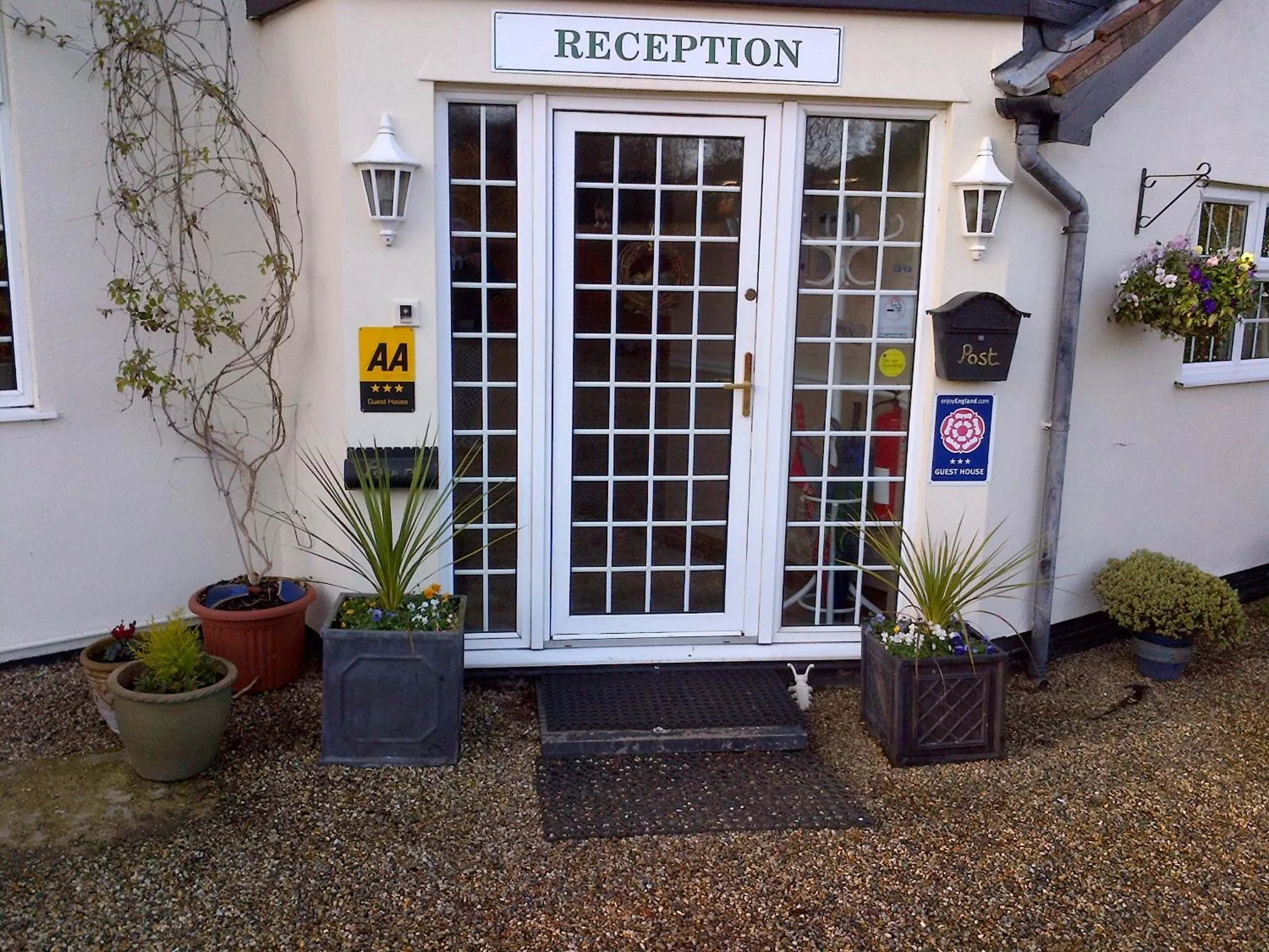 Facade/entrance in Grove House Hotel