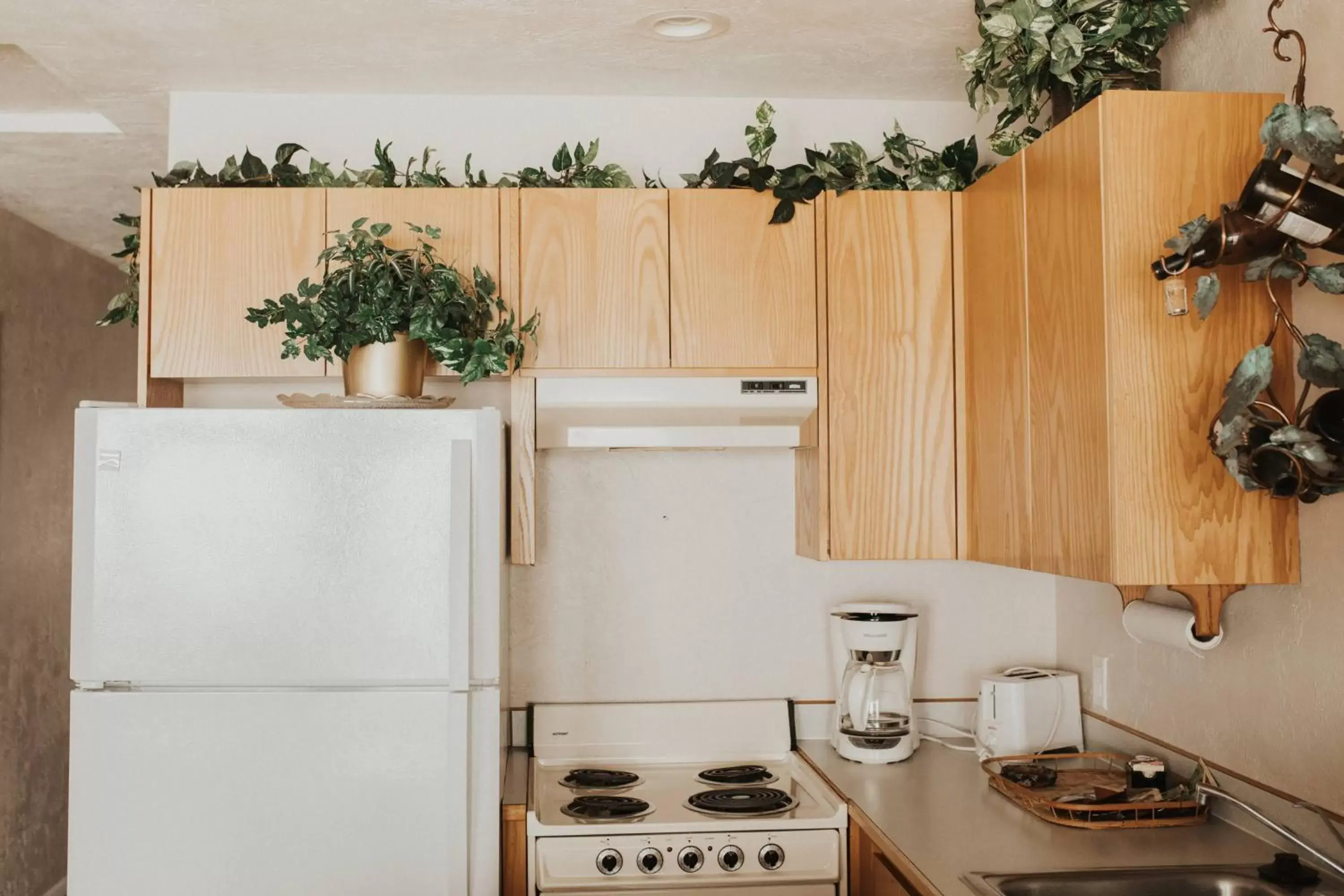 Kitchen/Kitchenette in Nye Beach Condos & Cottages