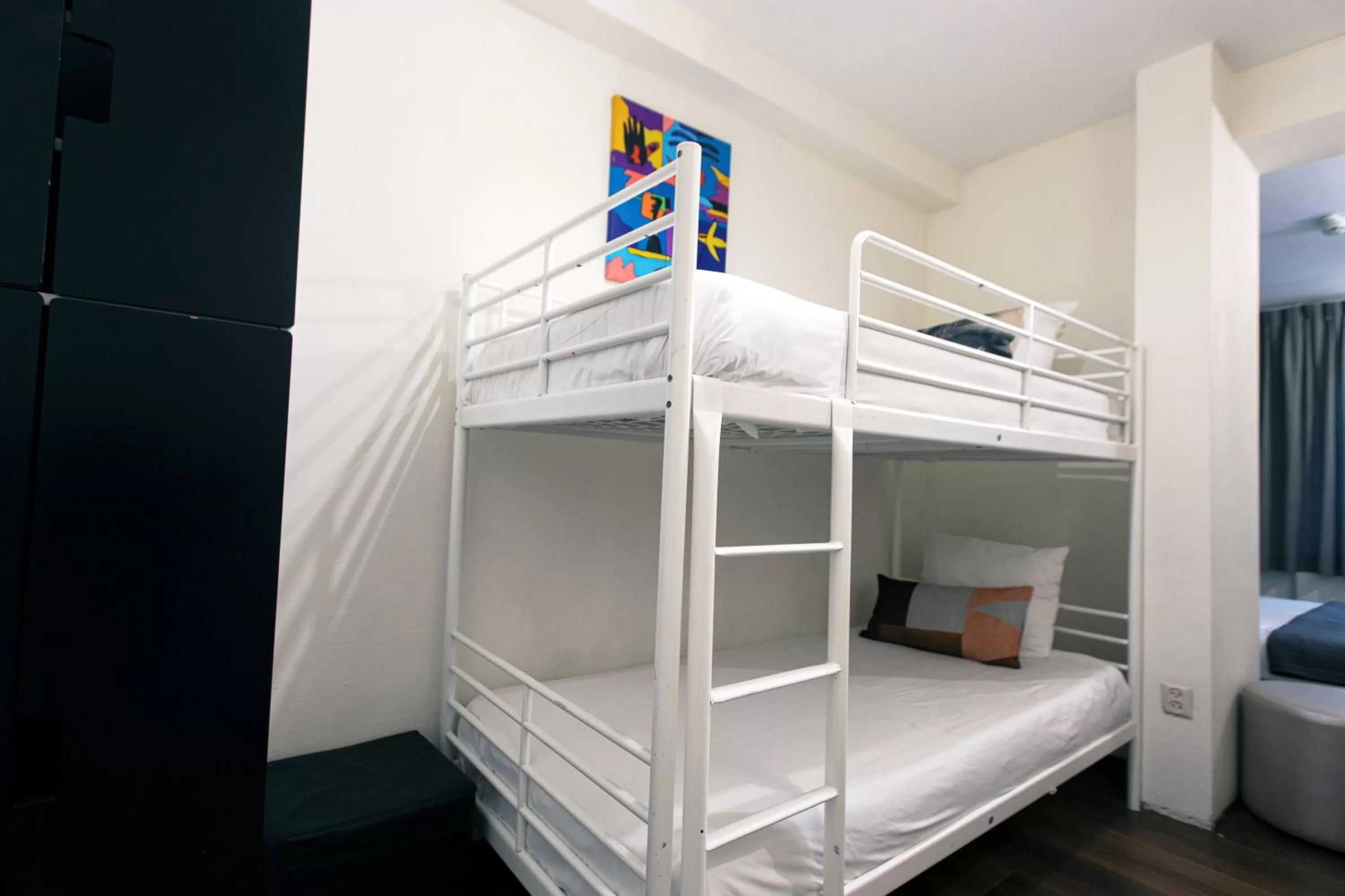 bunk bed, Bed in Quentin England Hotel