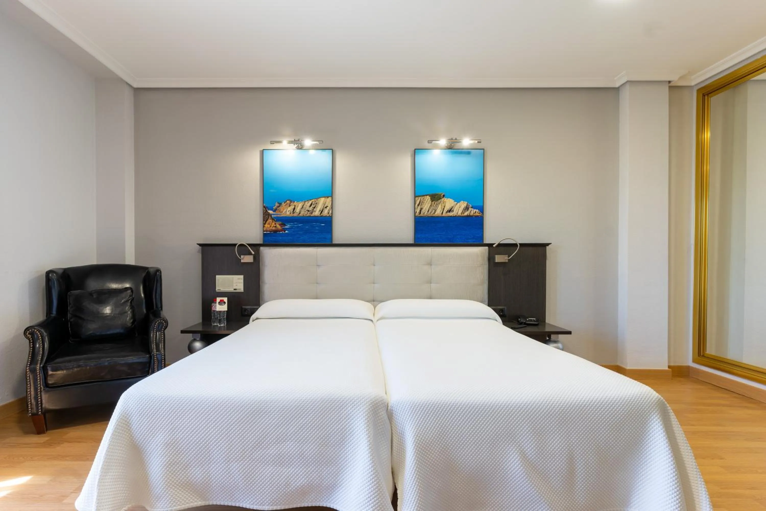 Standard Twin Room in Chateau La Roca