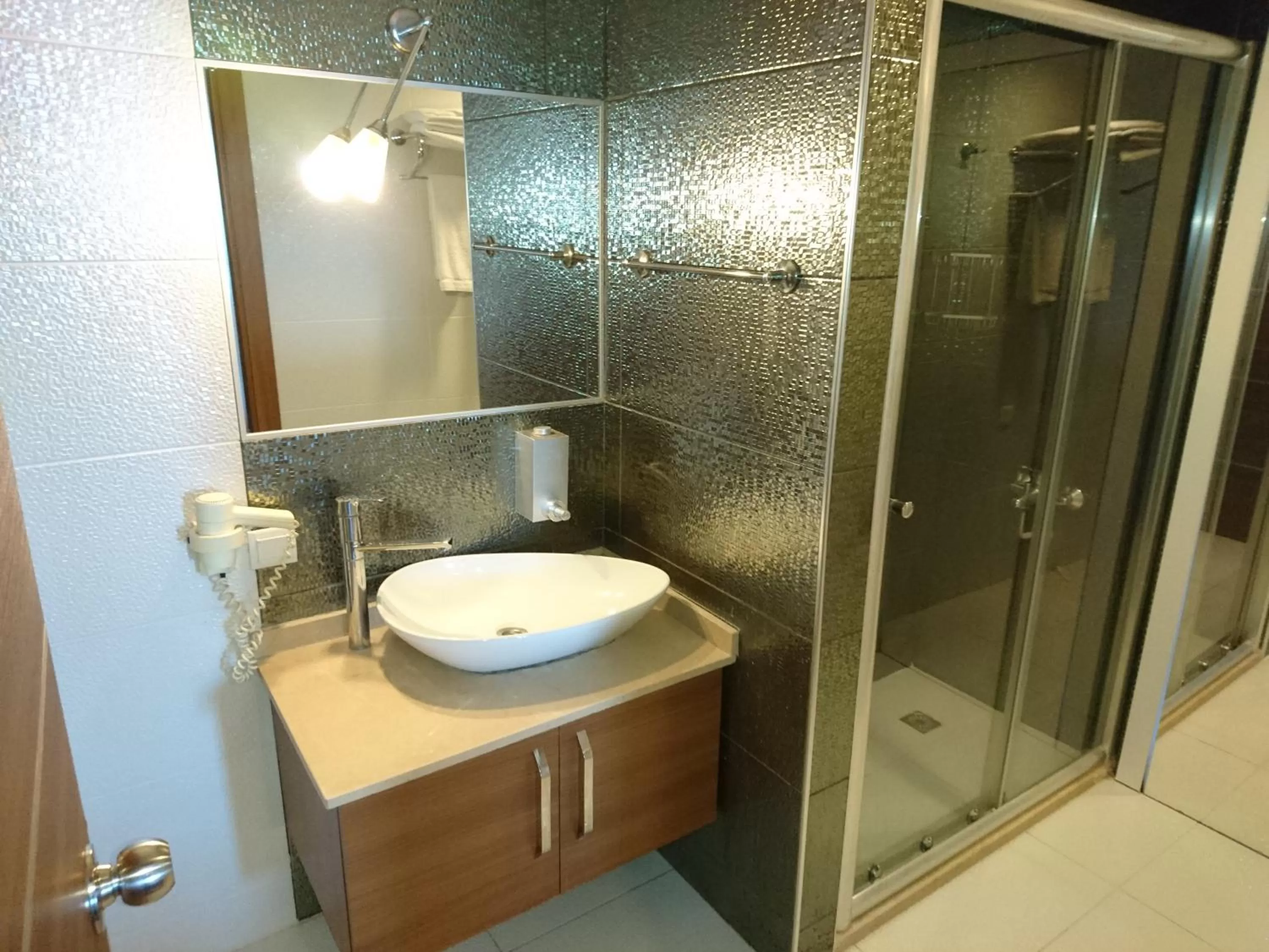 Standard Twin Room with Sea View in The Corner Park Hotel