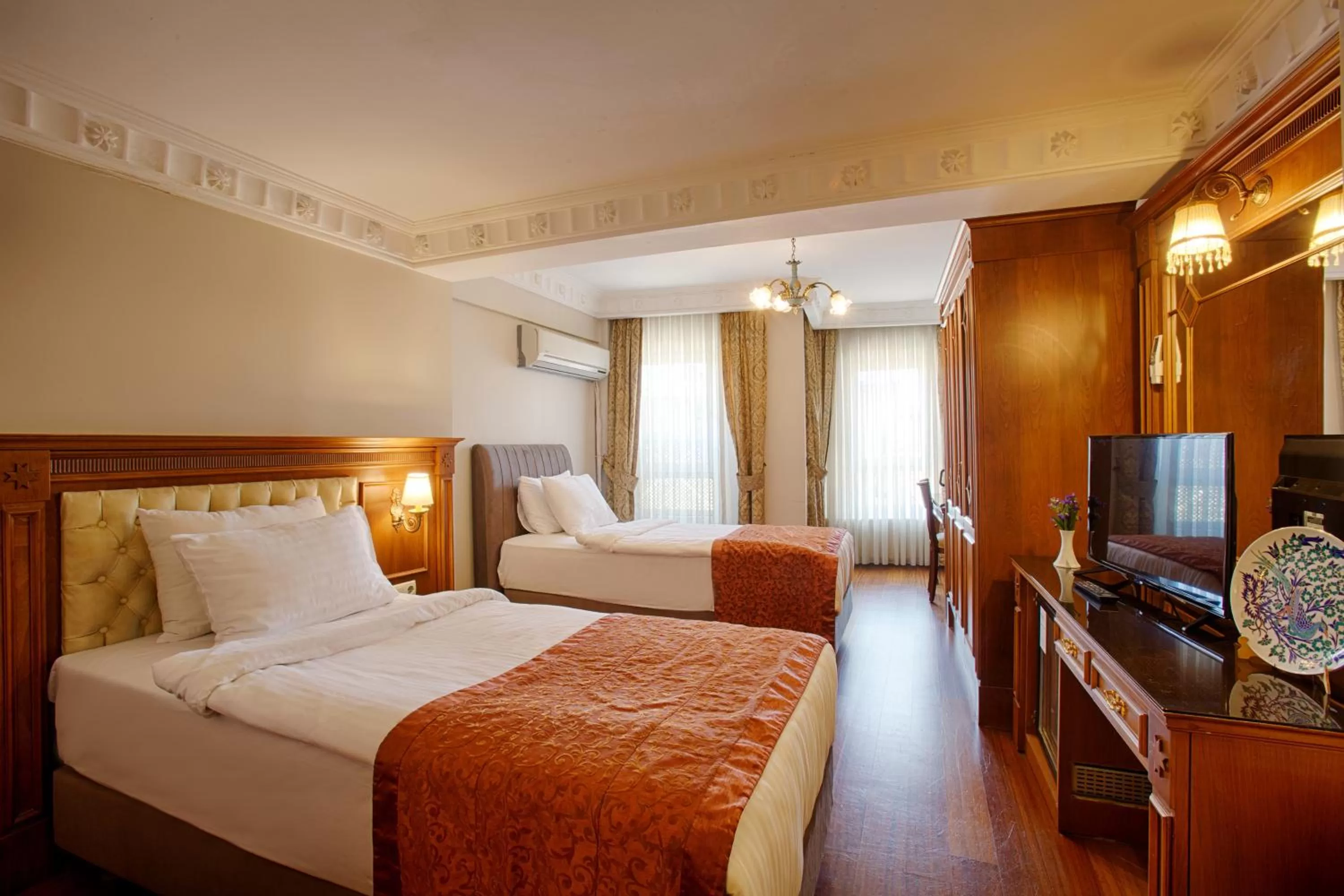 Decorative detail, Bed in Hotel Sumengen