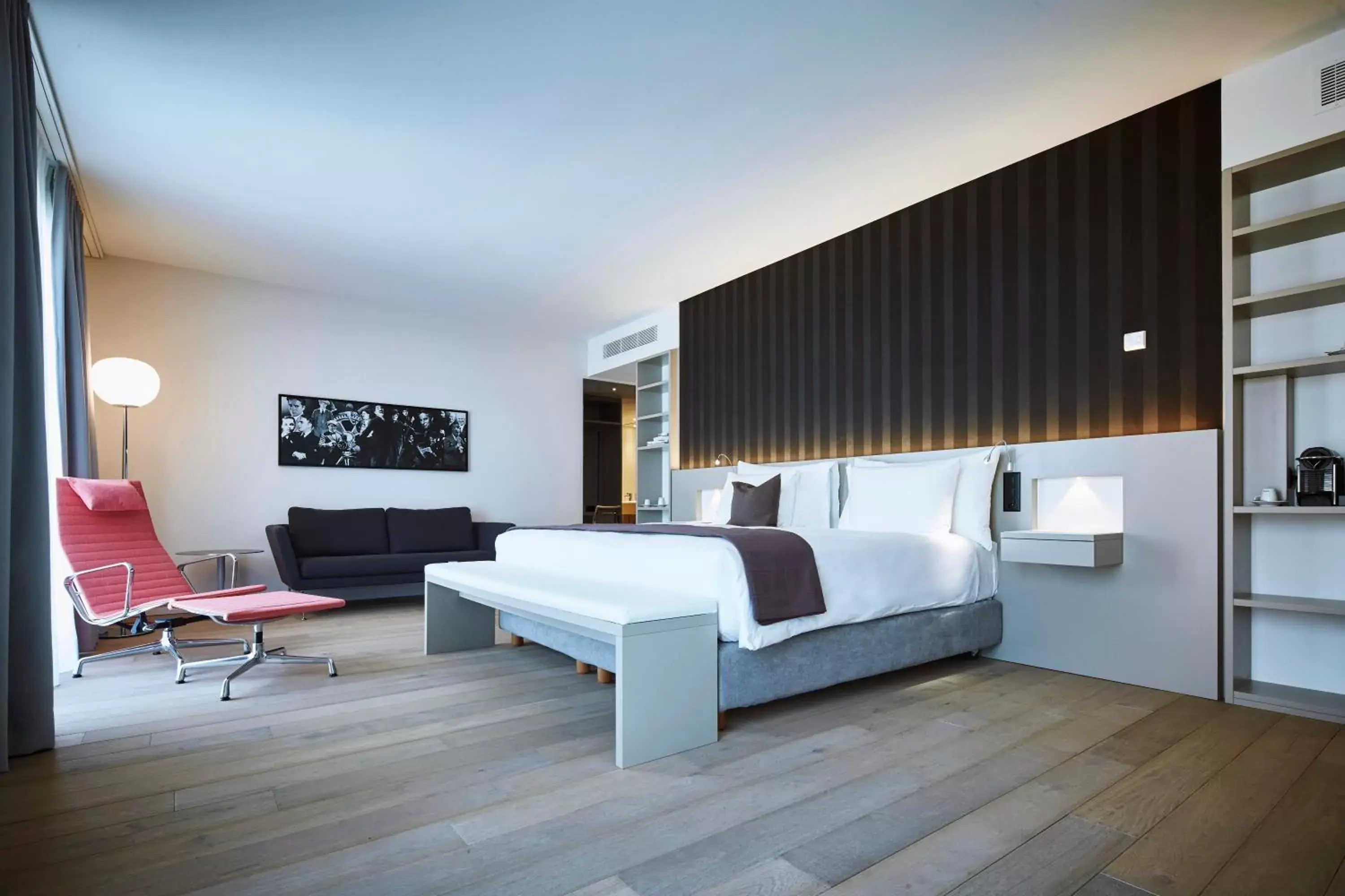 Photo of the whole room, Bed in Modern Times Hotel Vevey