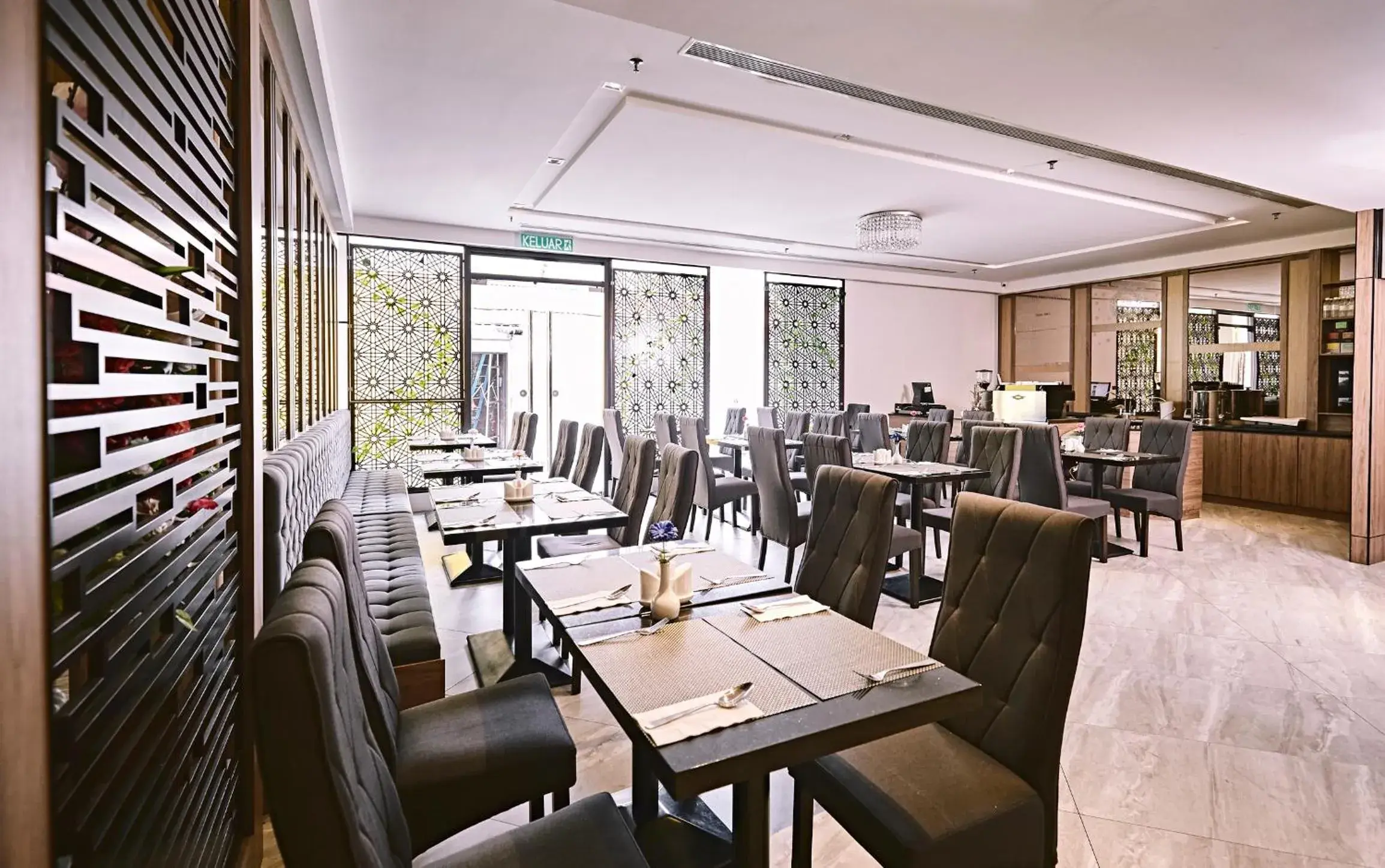 Restaurant/Places to Eat in Meritin Hotel