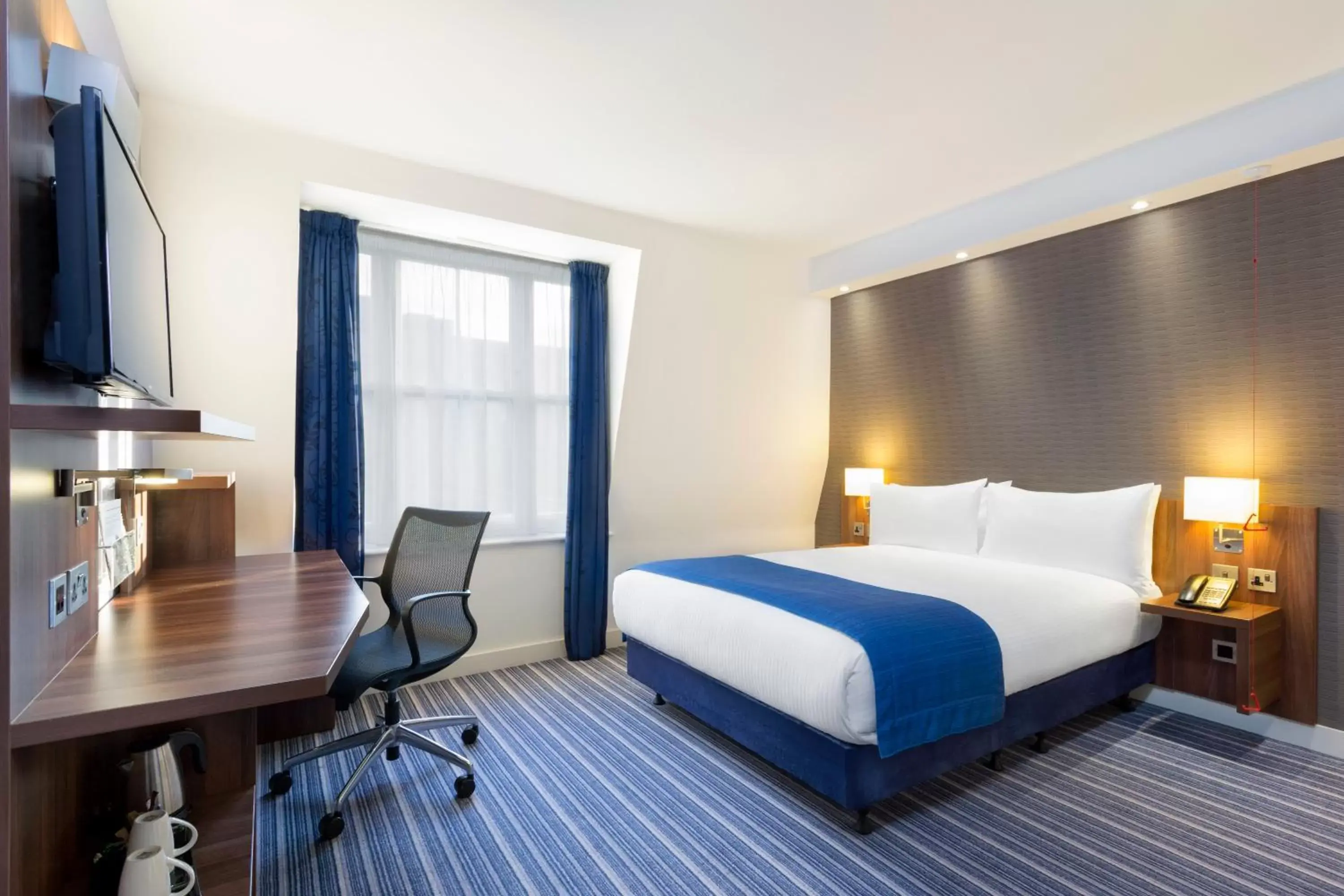 Photo of the whole room, Bed in Holiday Inn Express Southwark, an IHG Hotel