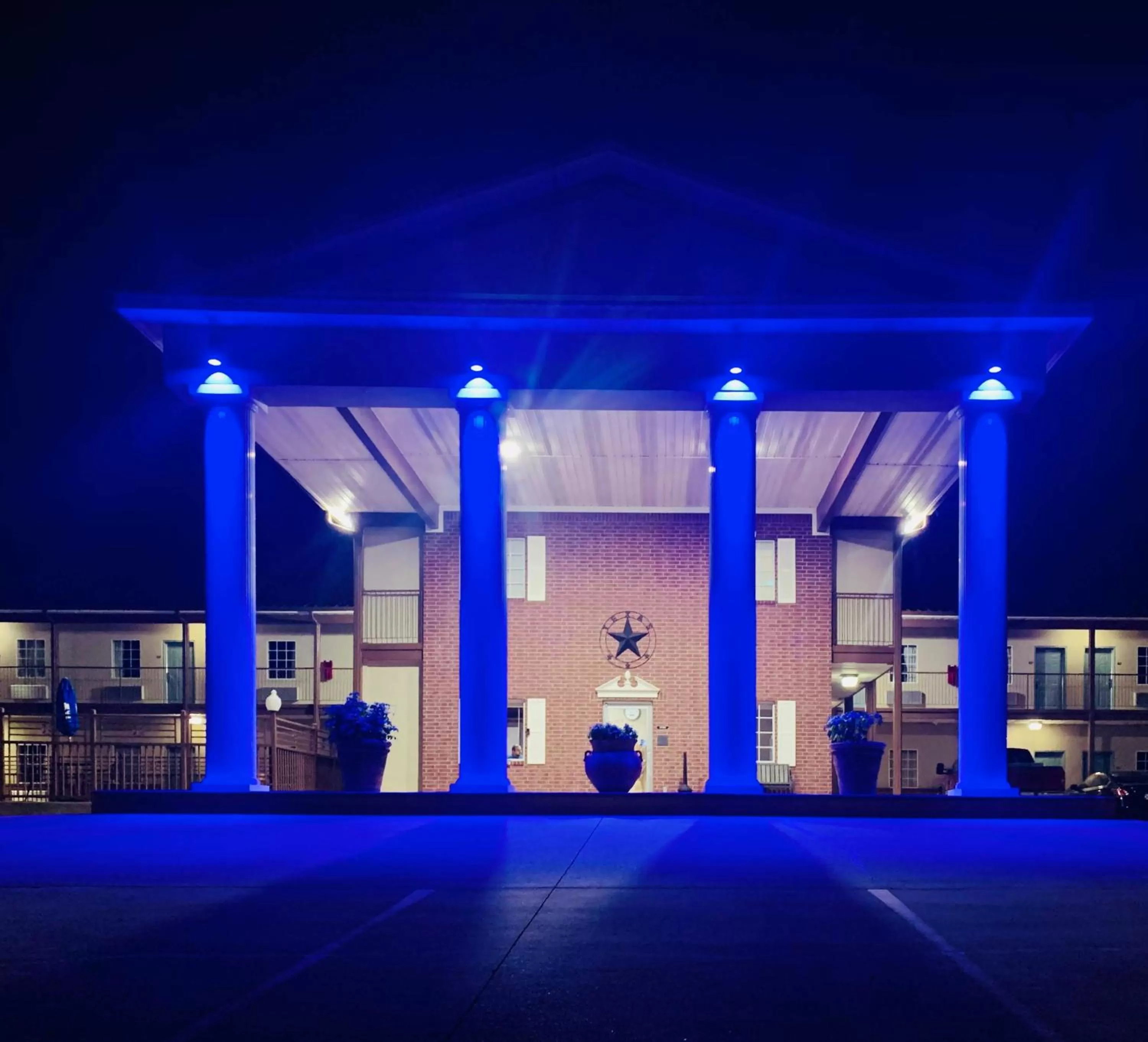 Facade/entrance in Weston Inn & Suites