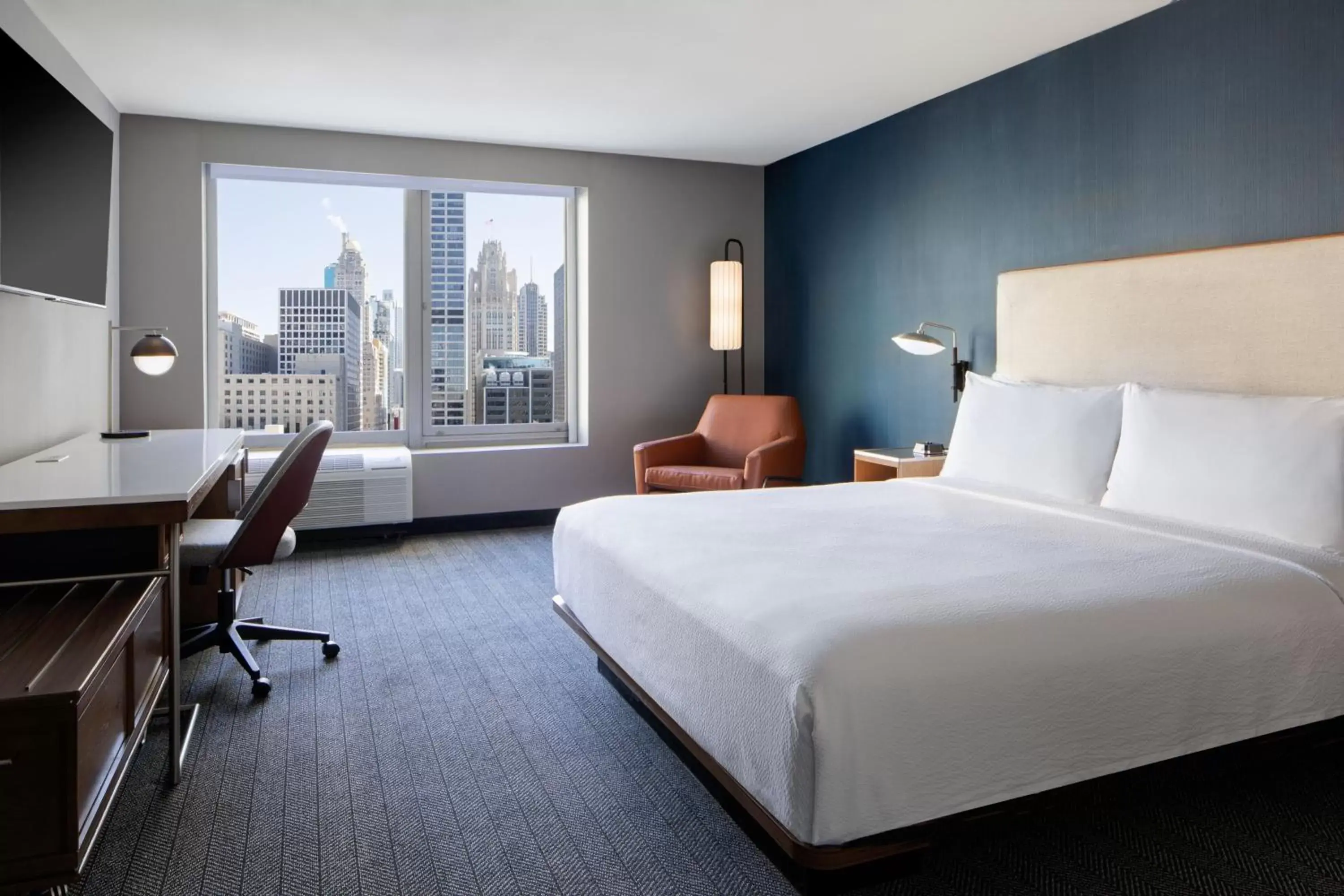 Photo of the whole room in Courtyard by Marriott Chicago Downtown/River North