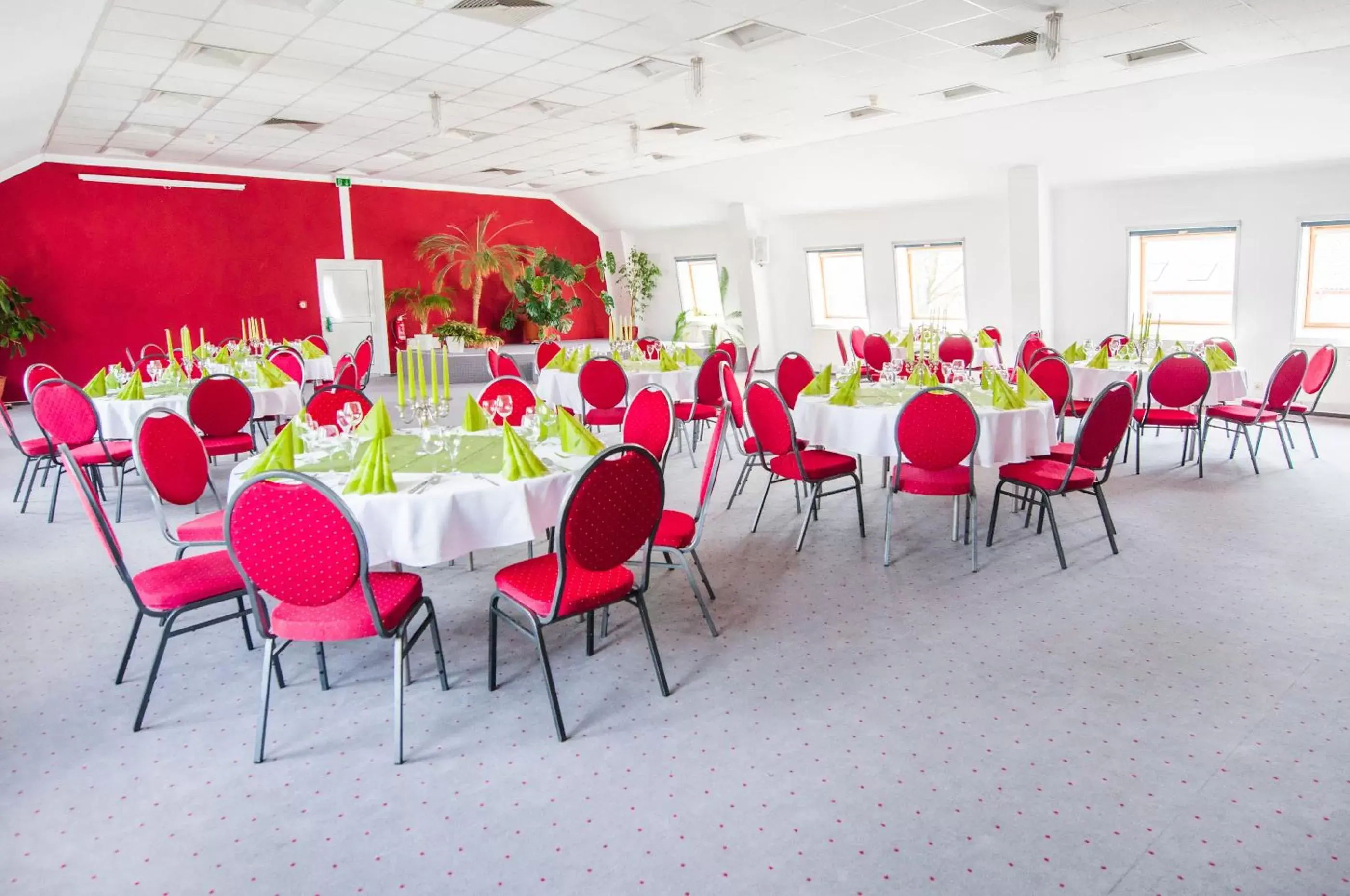 Banquet/Function facilities, Restaurant/Places to Eat in Hotel Stadtfeld