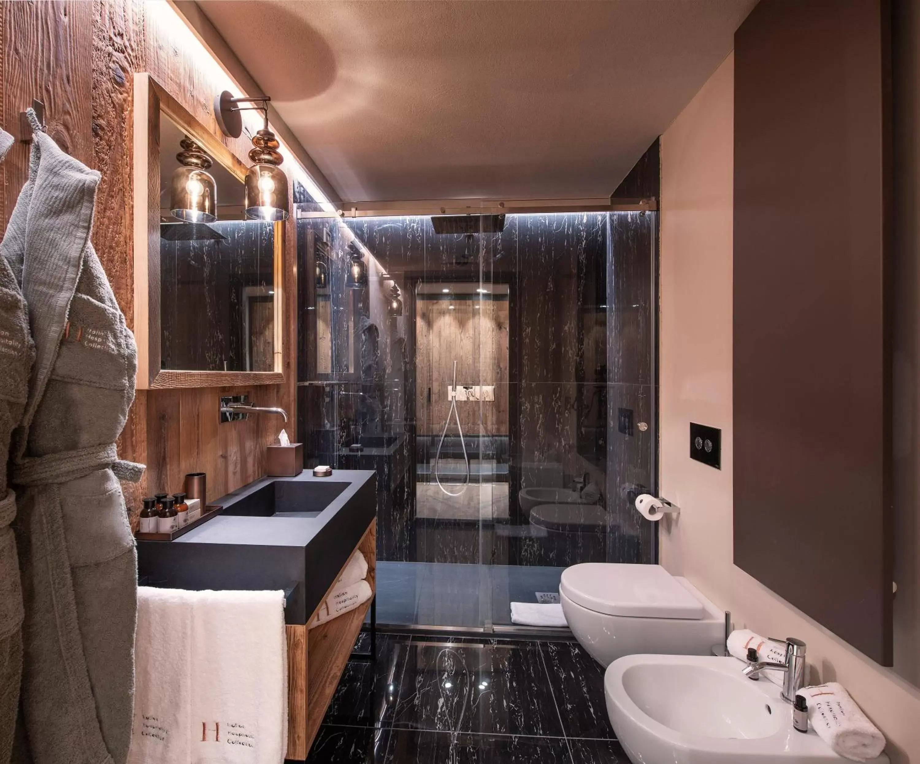 Toilet, Bathroom in Le Massif Hotel & Lodge Courmayeur The Leading Hotels of the World