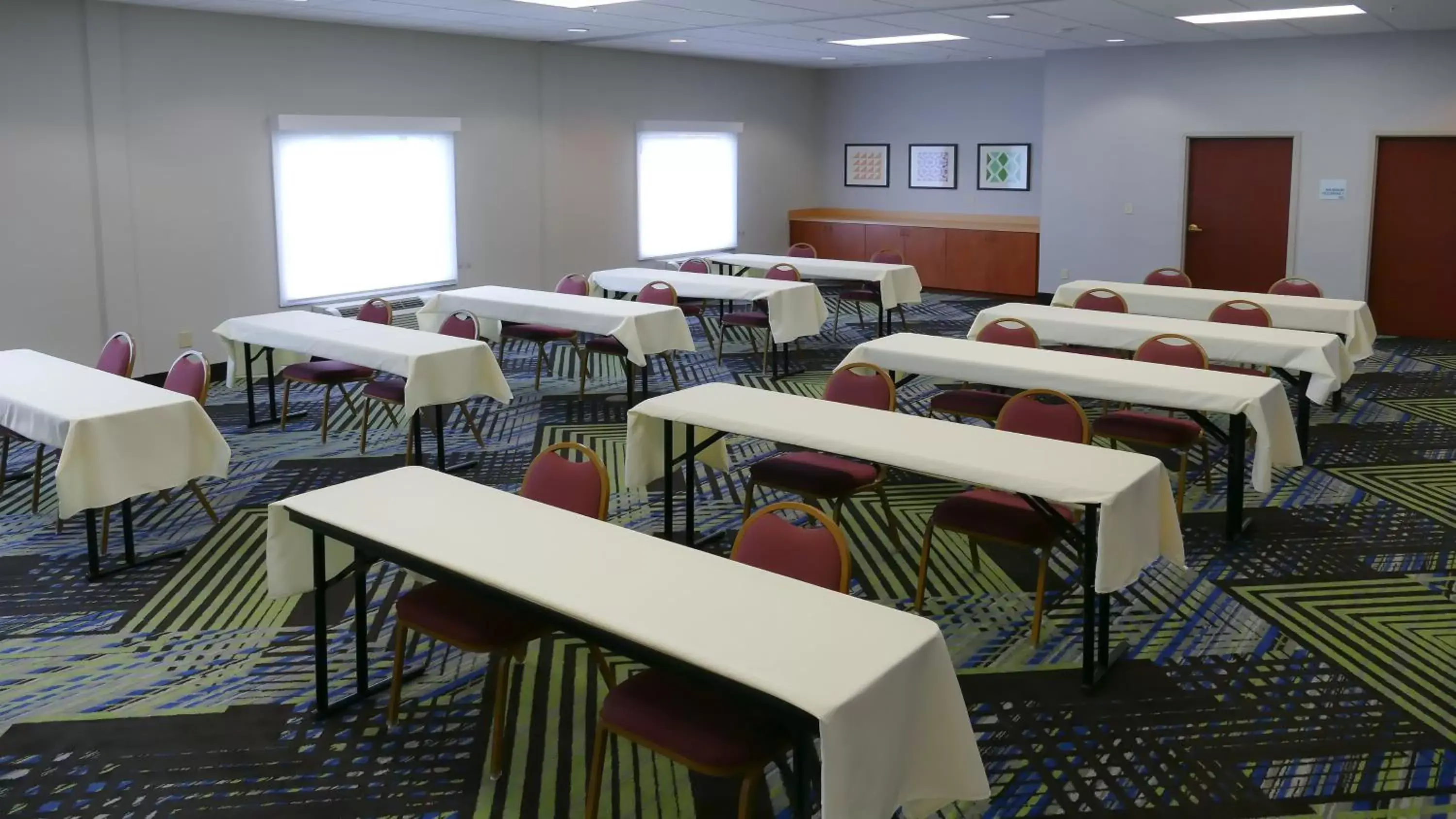 Meeting/conference room in Holiday Inn Express St. Petersburg North / I-275, an IHG Hotel