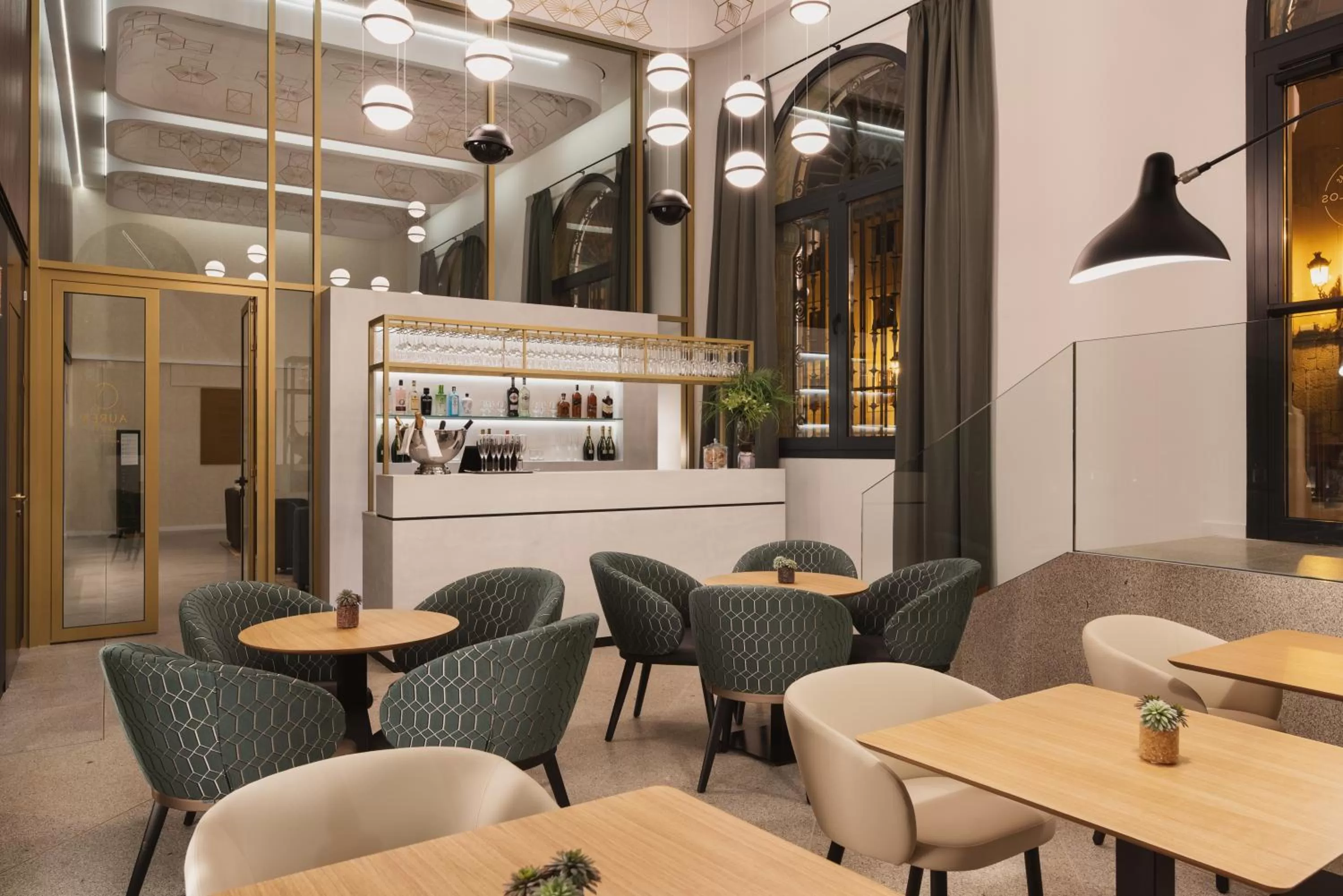 Lounge or bar in Áurea Palacio de Correos by Eurostars Hotel Company