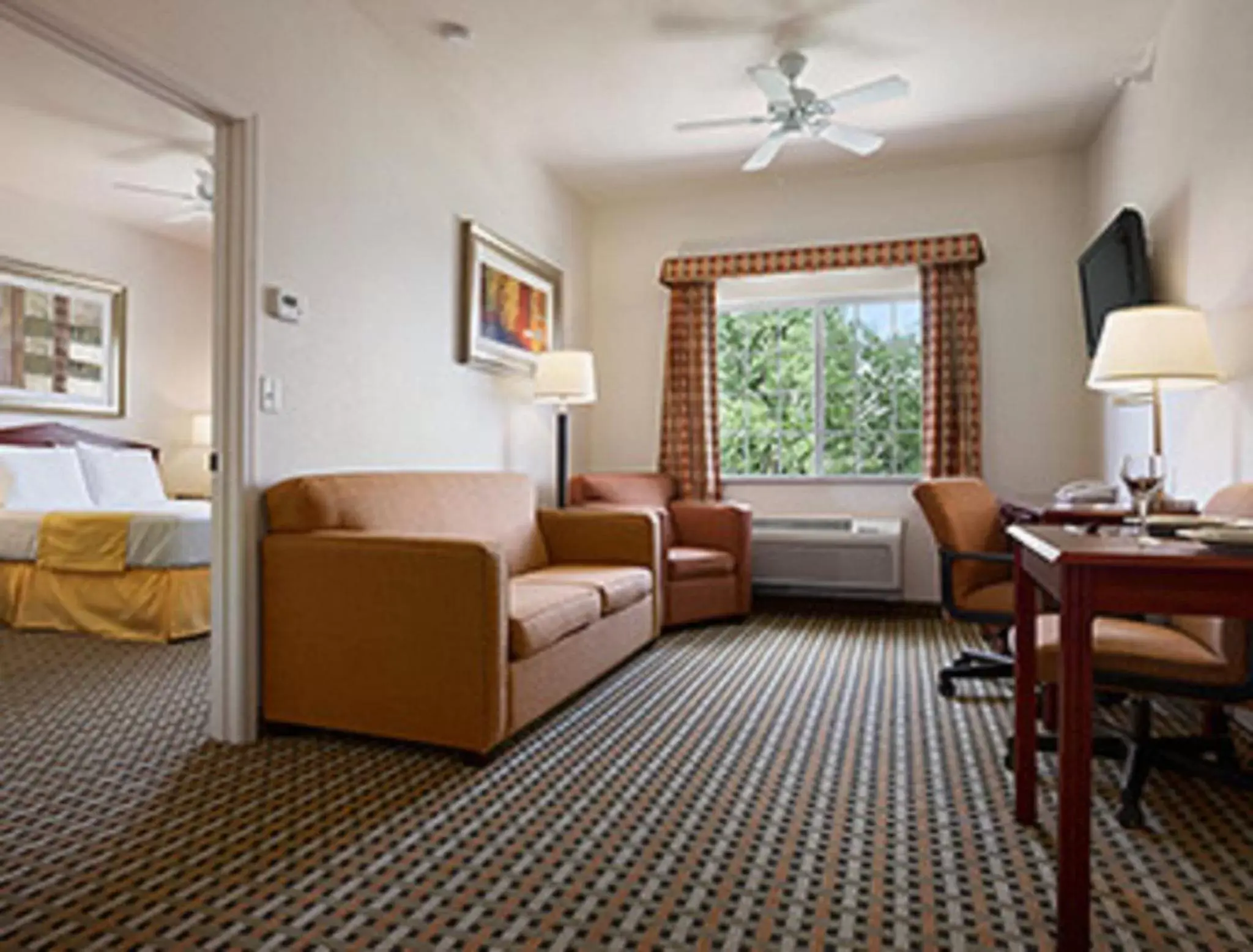 Living room, Seating Area in Days Inn & Suites by Wyndham Columbus NE