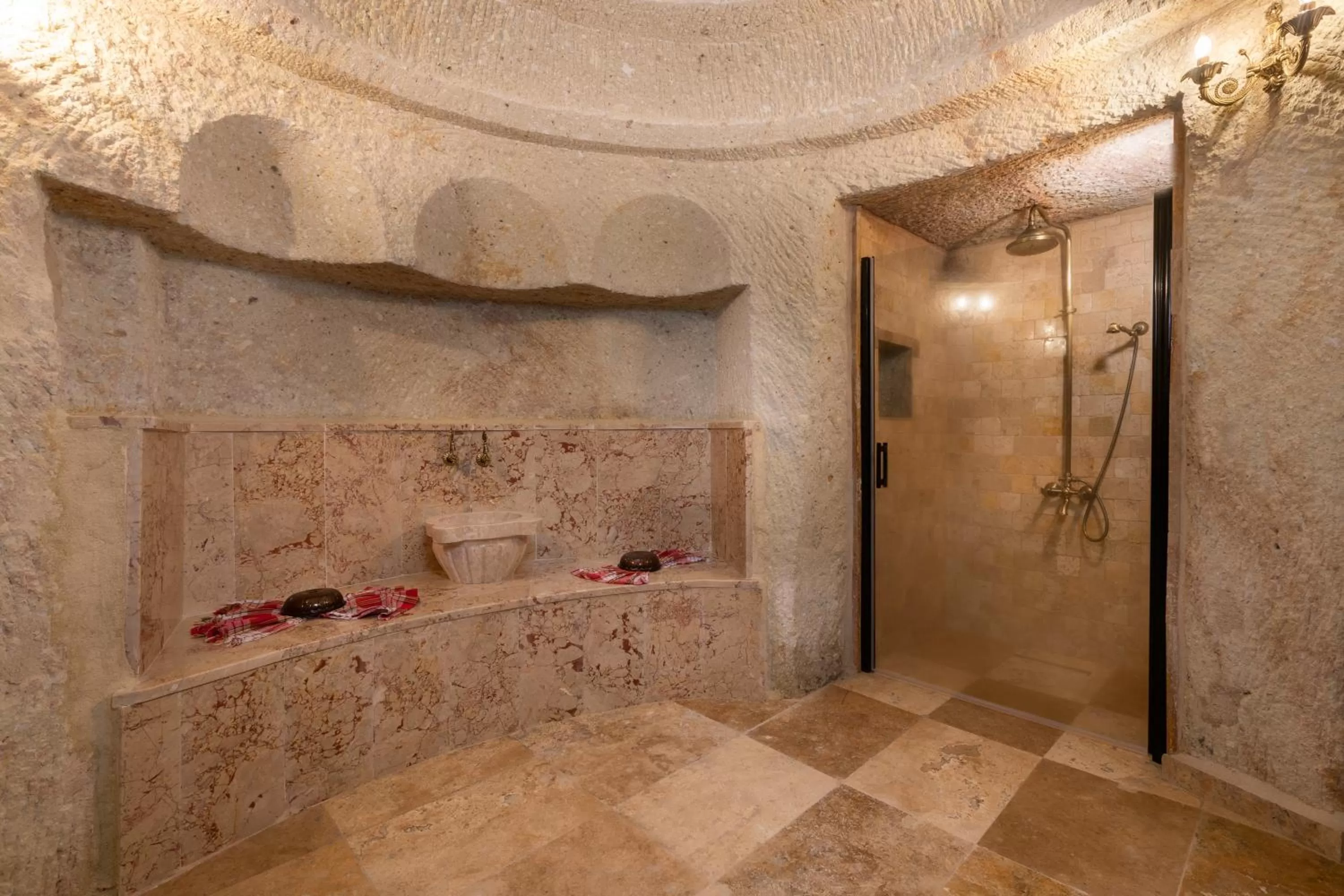 Shower in Kayata Cave Suites Special Class