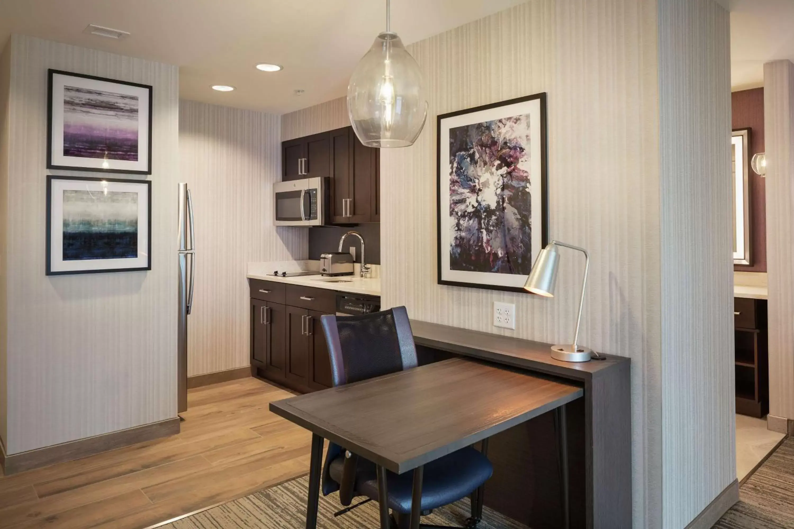 Bedroom, Kitchen/Kitchenette in Homewood Suites by Hilton Needham Boston