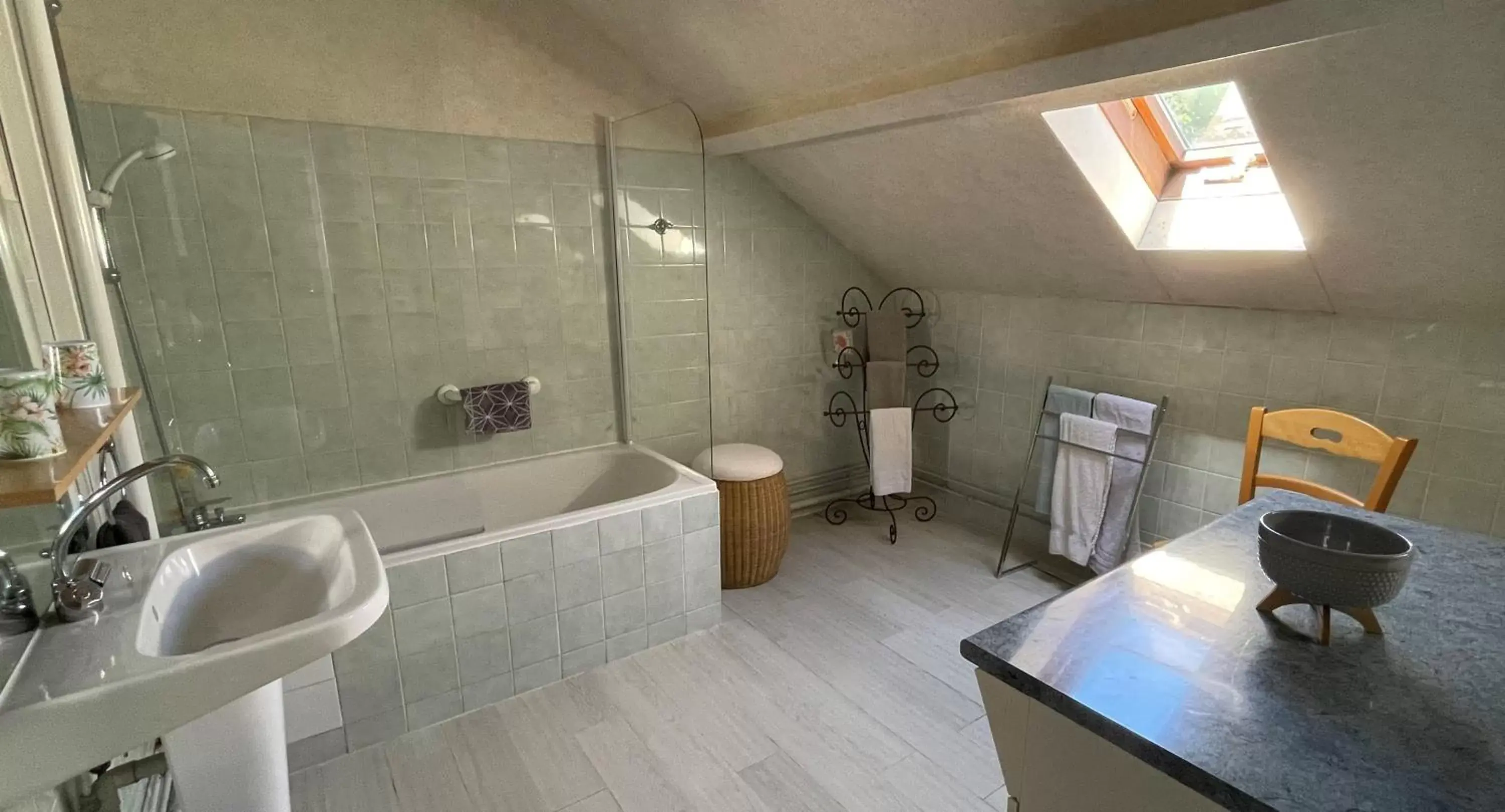 Shower, Bathroom in VILLA BONVOULOIR