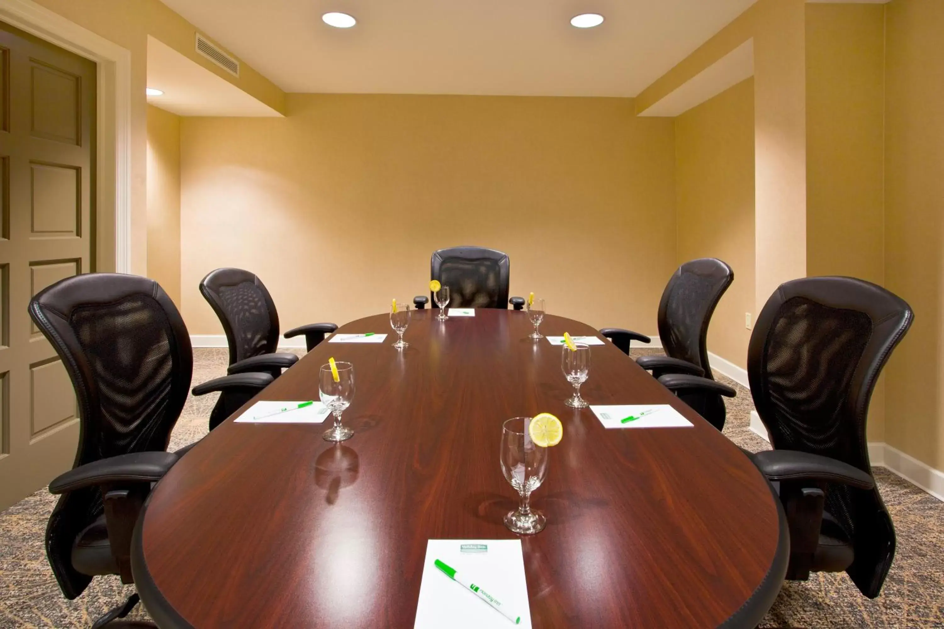 Meeting/conference room in Holiday Inn Miami Beach-Oceanfront, an IHG Hotel