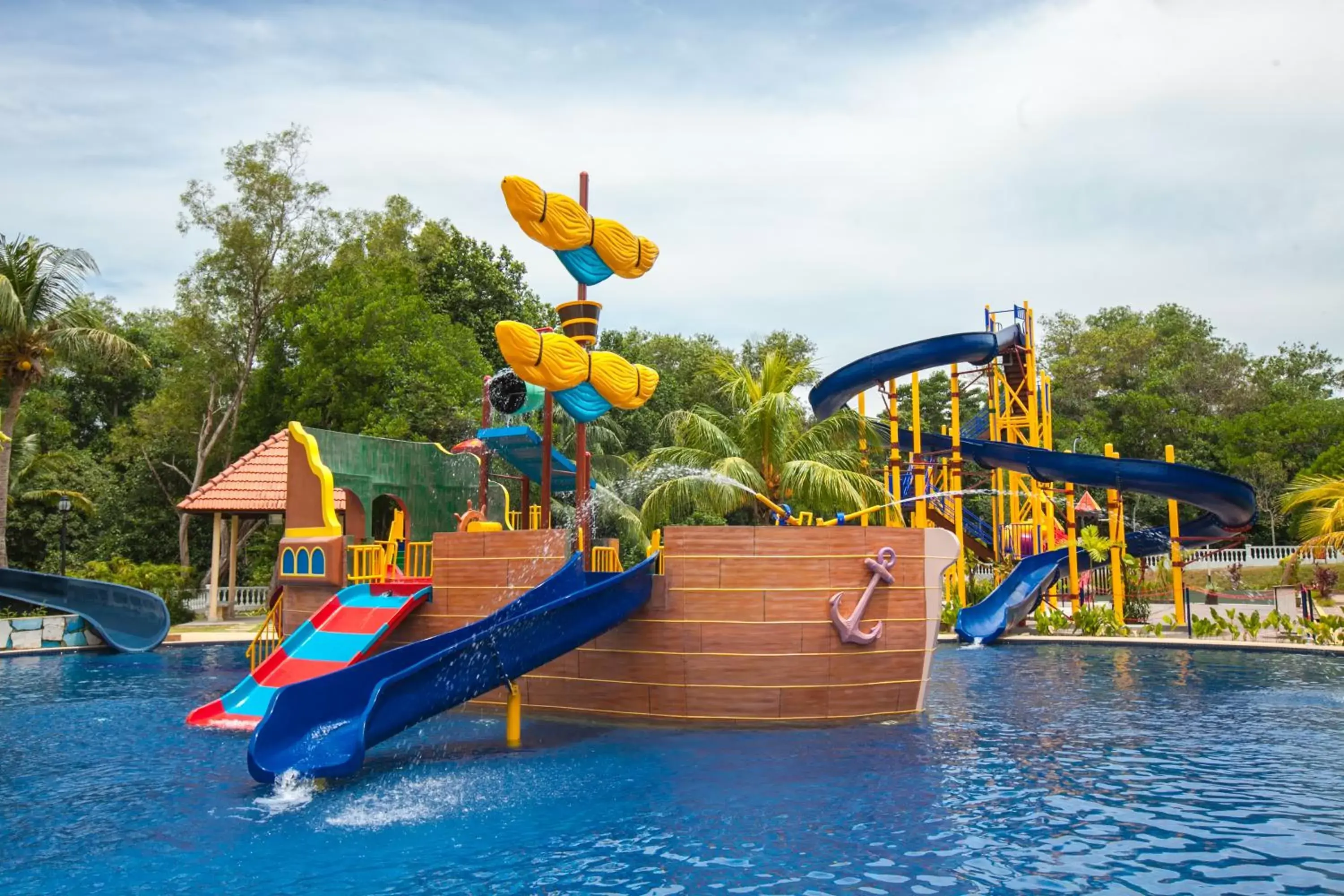 Swimming pool in Amverton Heritage Resort