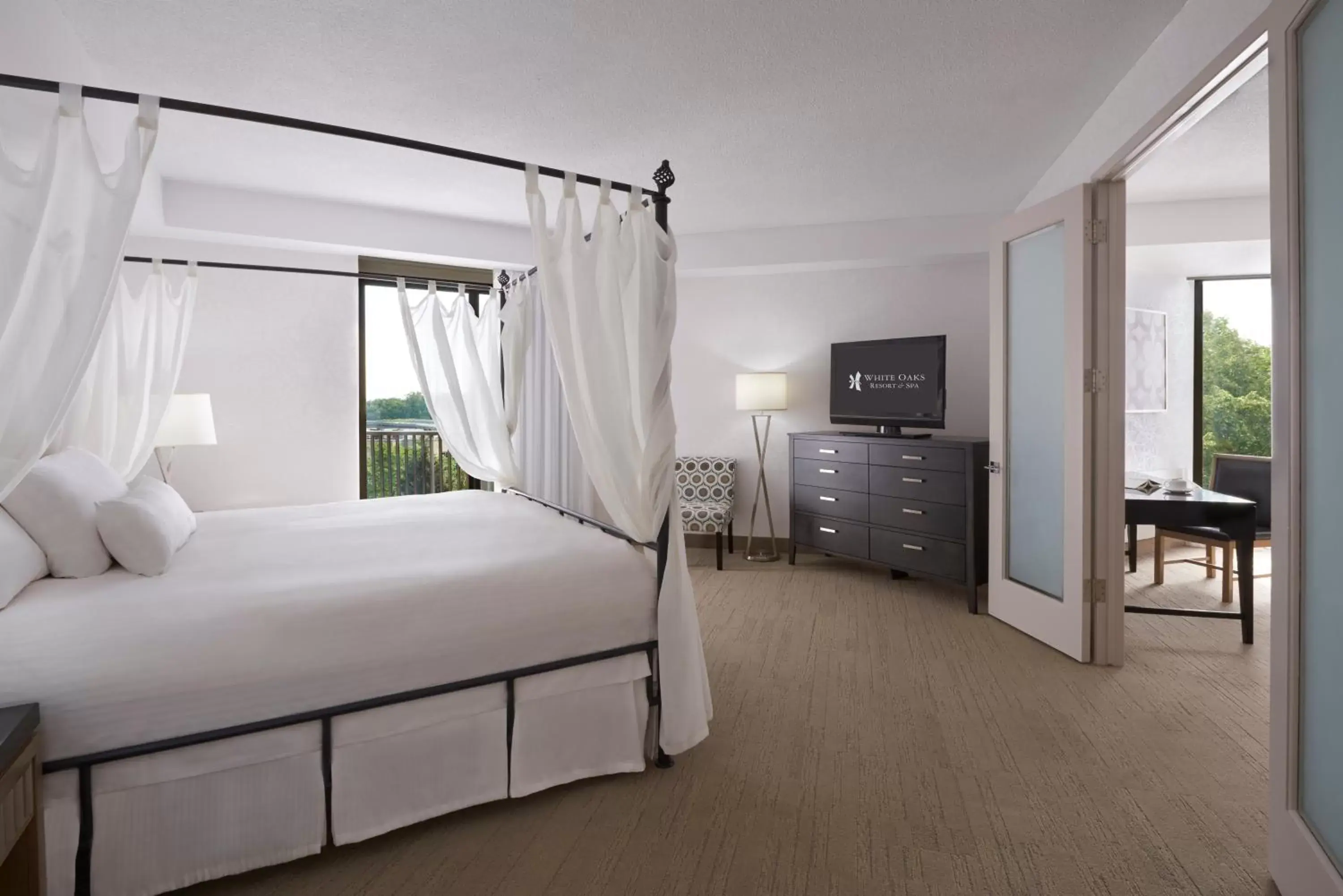 Bedroom, Bed in White Oaks Conference & Resort Spa