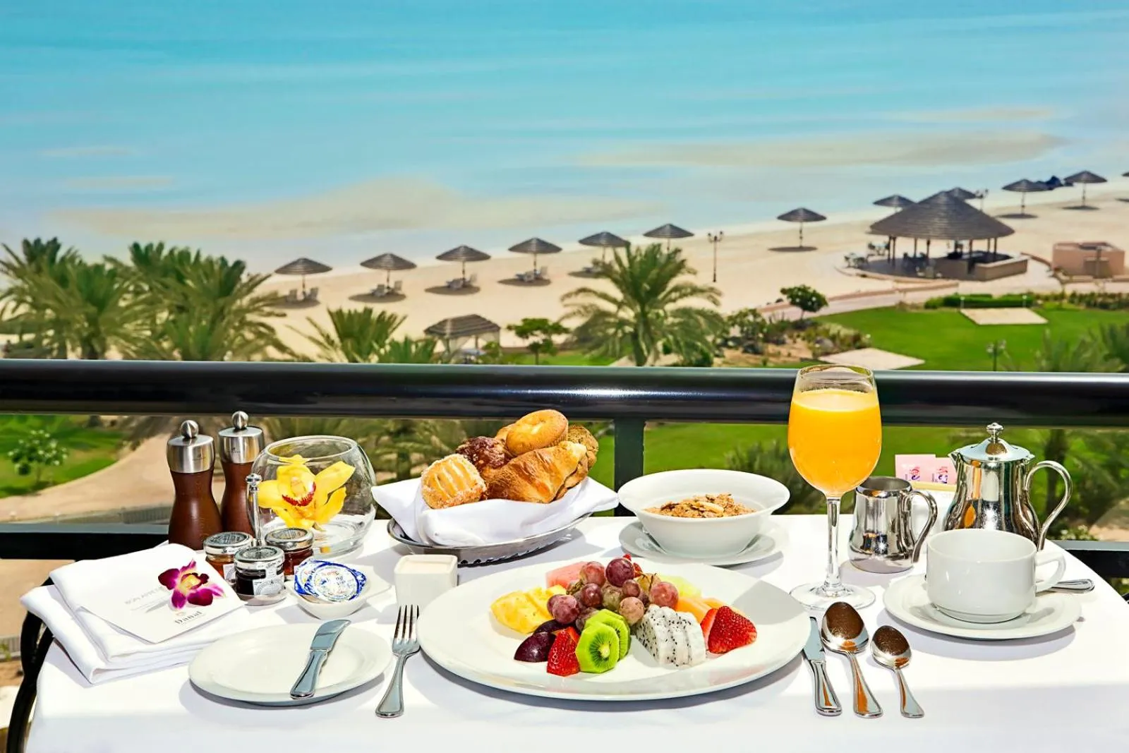 American breakfast in Danat Jebel Dhanna Resort