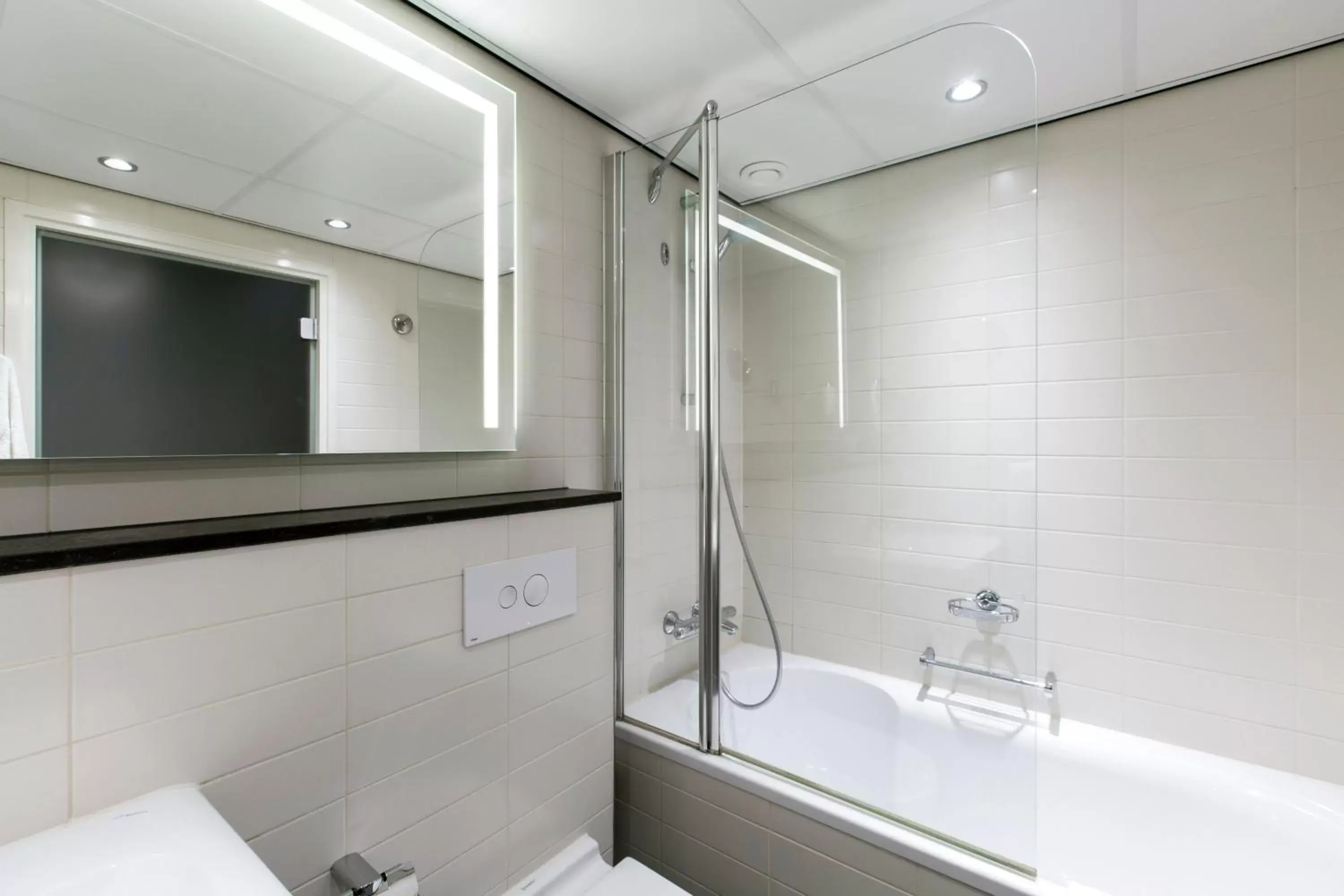 Photo of the whole room, Bathroom in Holiday Inn Eindhoven Centre, an IHG Hotel