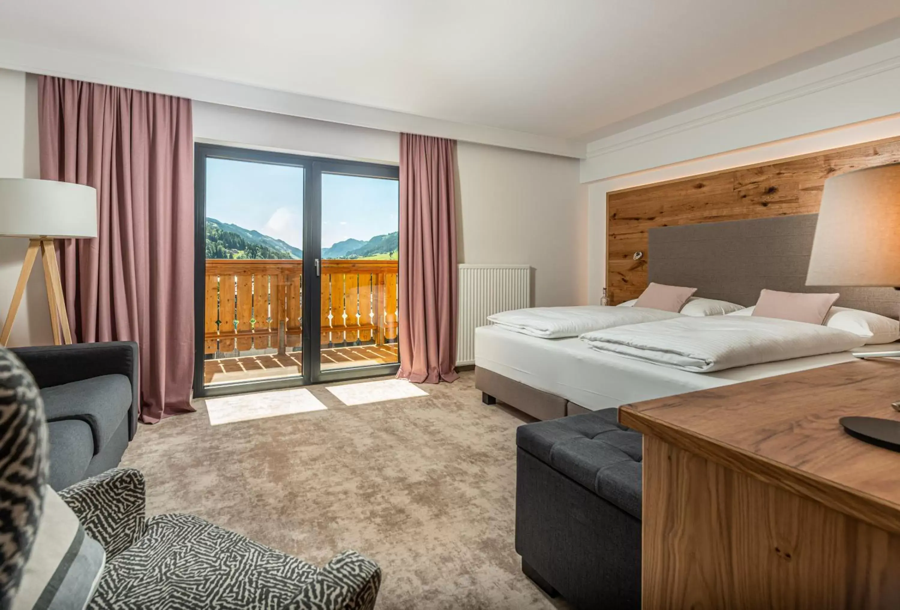 Photo of the whole room, Mountain View in Stadtvilla Schladming Boutiquehotel