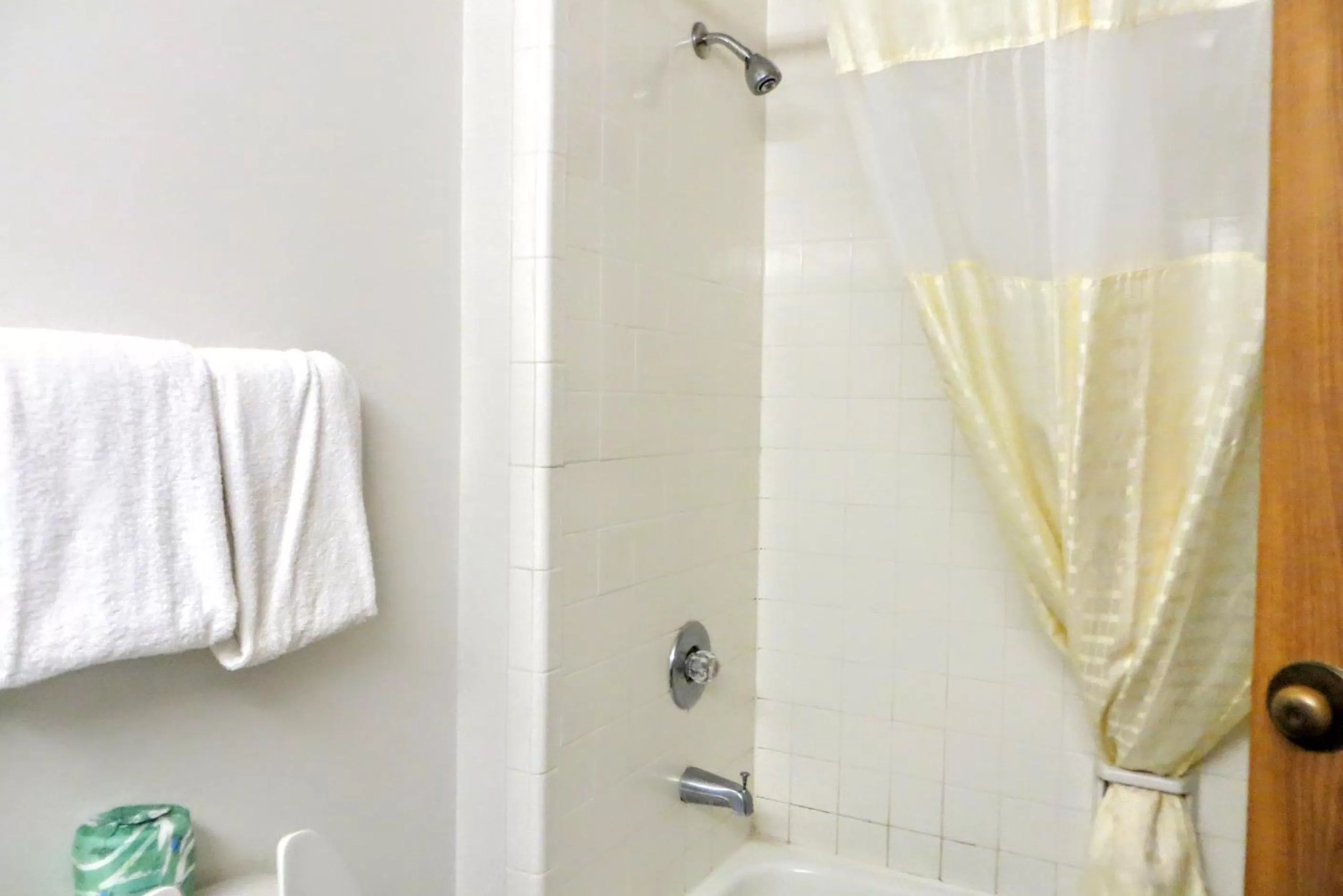 Bathroom in Guest House Inn Medical District near Texas Tech Univ