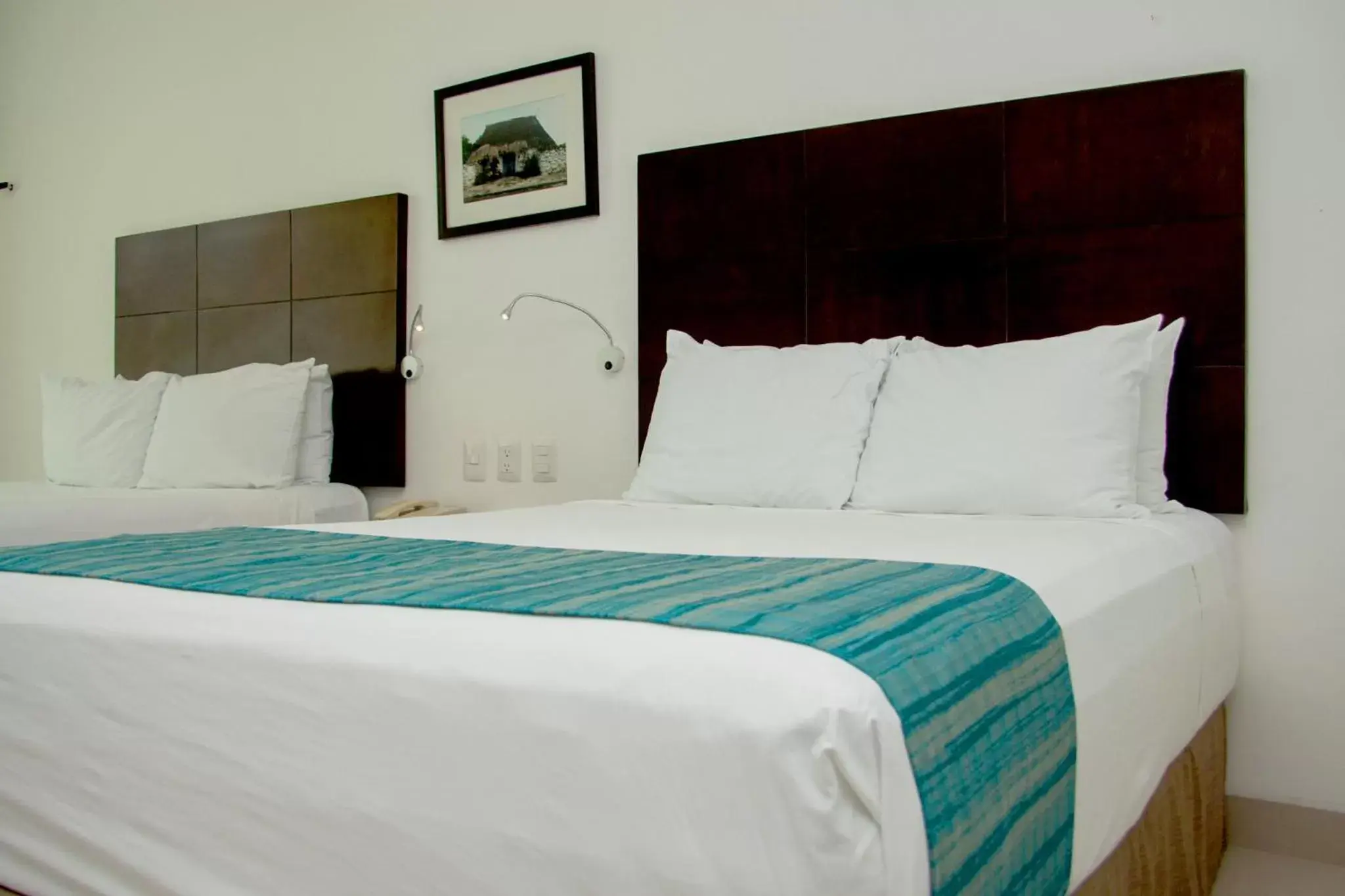 Bed in Mesón de la Luna Hotel & Spa