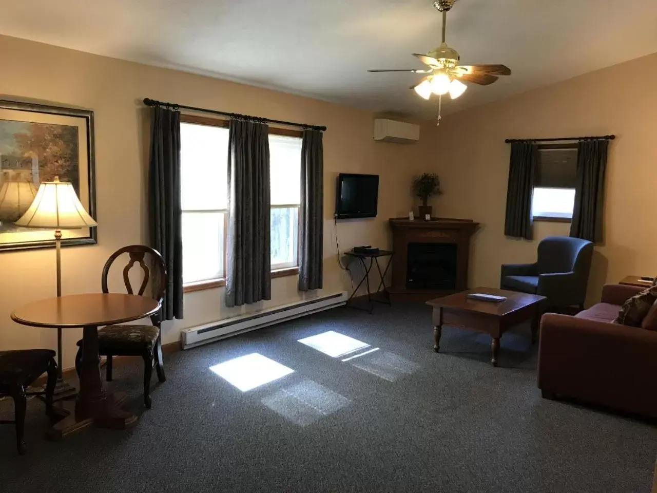 Living room, Seating Area in Woodfield Manor - A Sundance Vacations Property