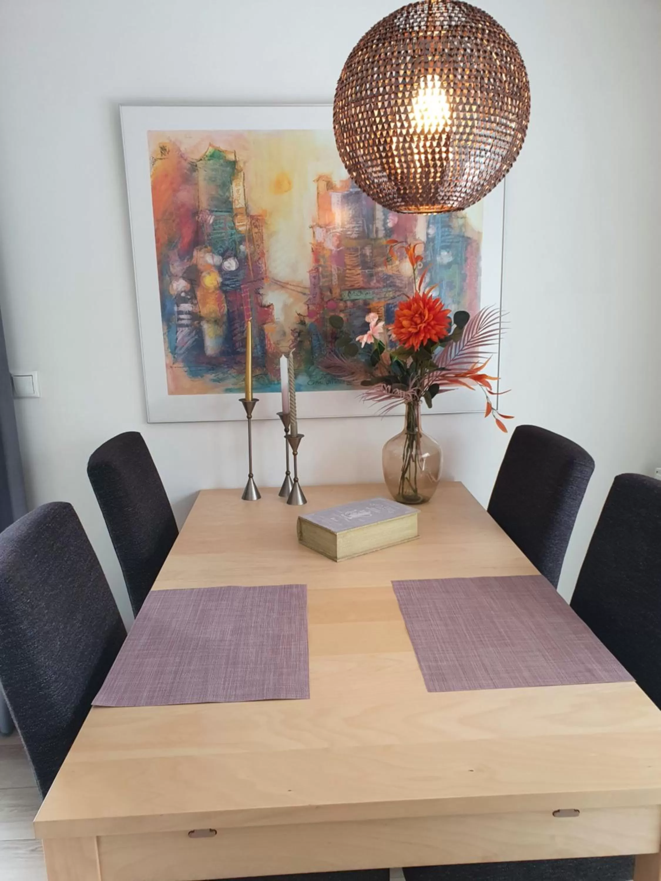 Dining area in Bij Ons Naast