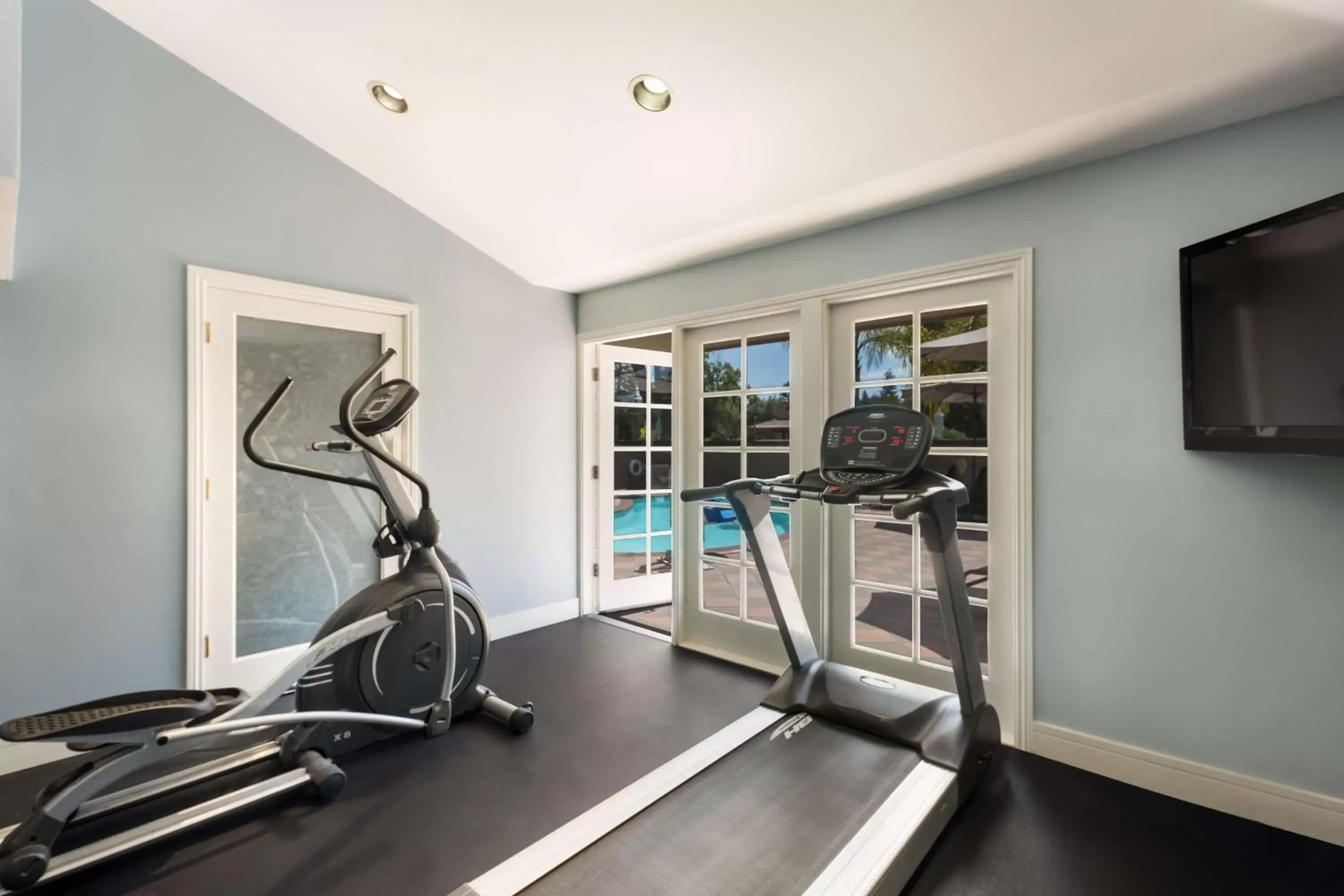 Spa and wellness centre/facilities in SureStay Plus Hotel by Best Western Mountain View Spa and wellness centre/facilities in SureStay Plus Hotel by Best Western Mountain View