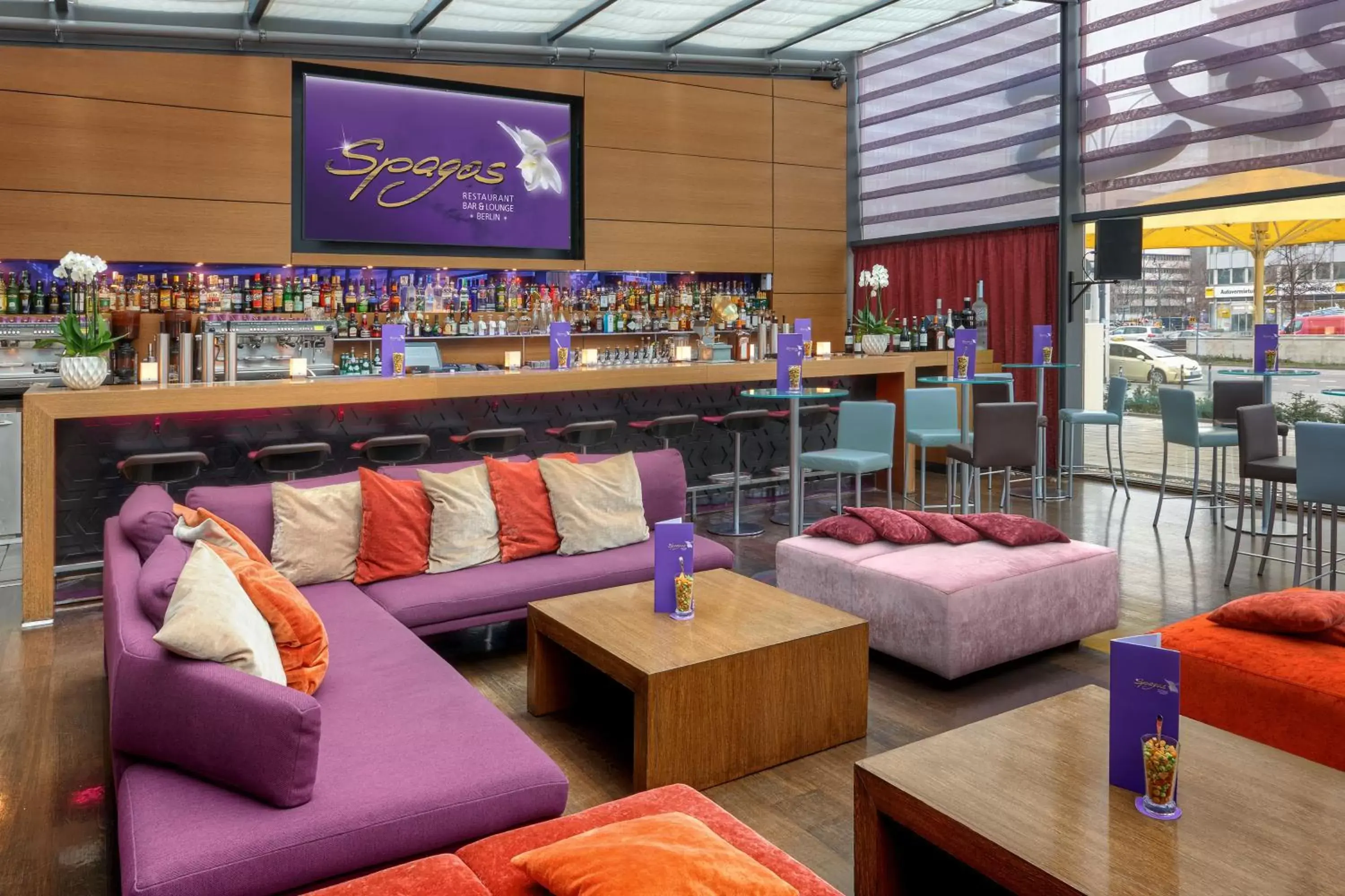 Restaurant/places to eat, Lounge/Bar in Park Inn by Radisson Berlin Alexanderplatz