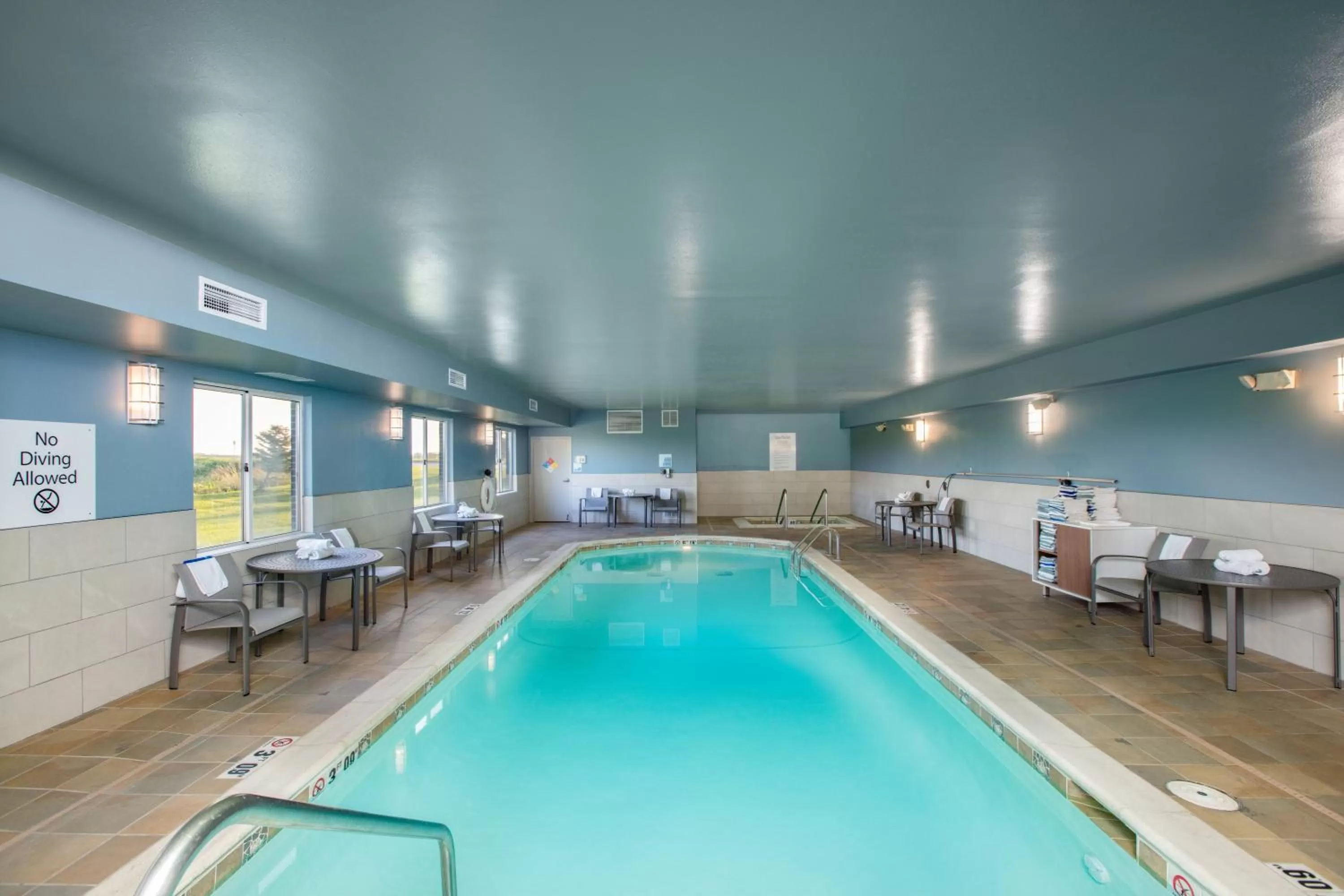 Swimming pool in Holiday Inn Express Hotel & Suites Altoona-Des Moines by IHG