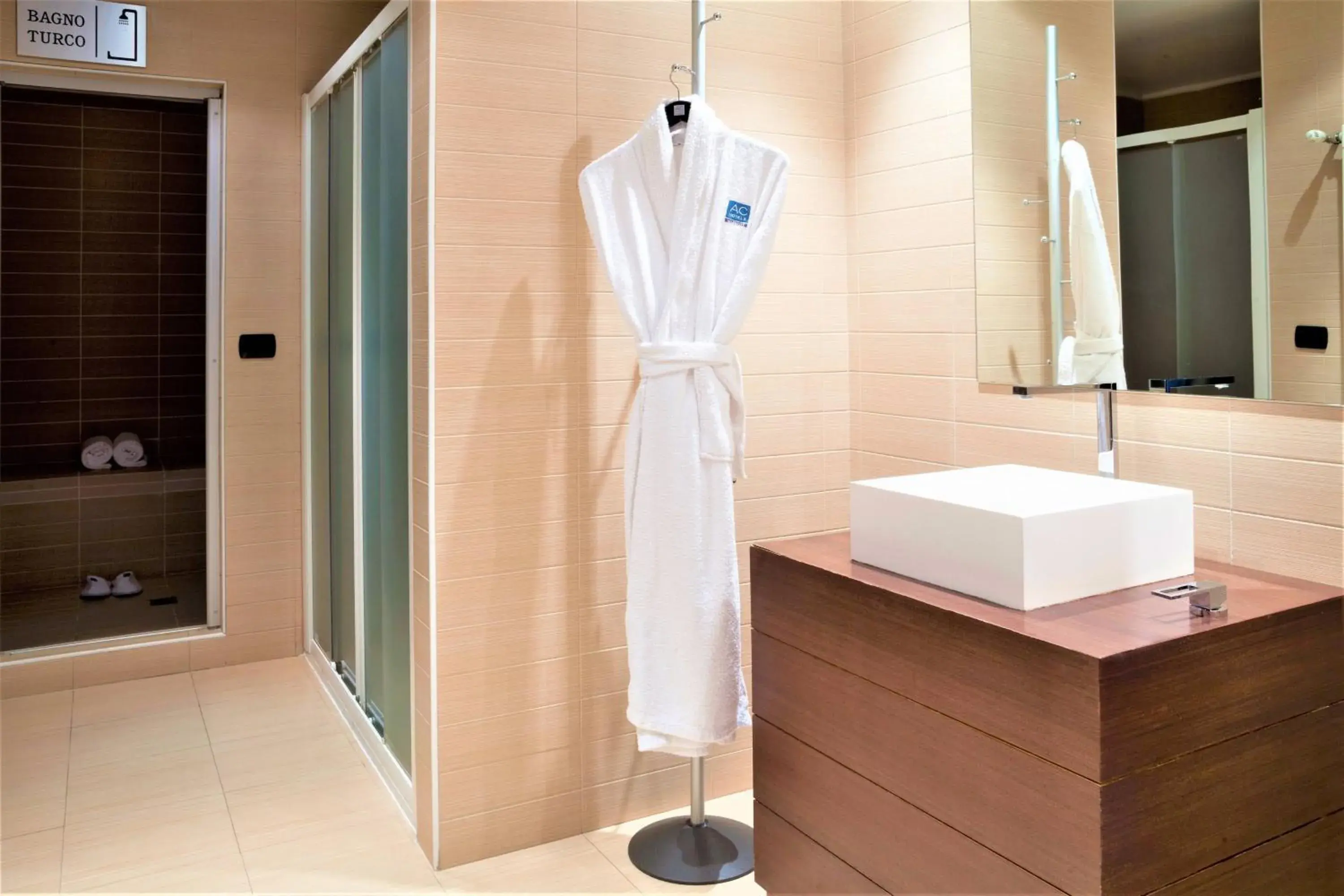 Fitness centre/facilities, Bathroom in AC Hotel Vicenza by Marriott