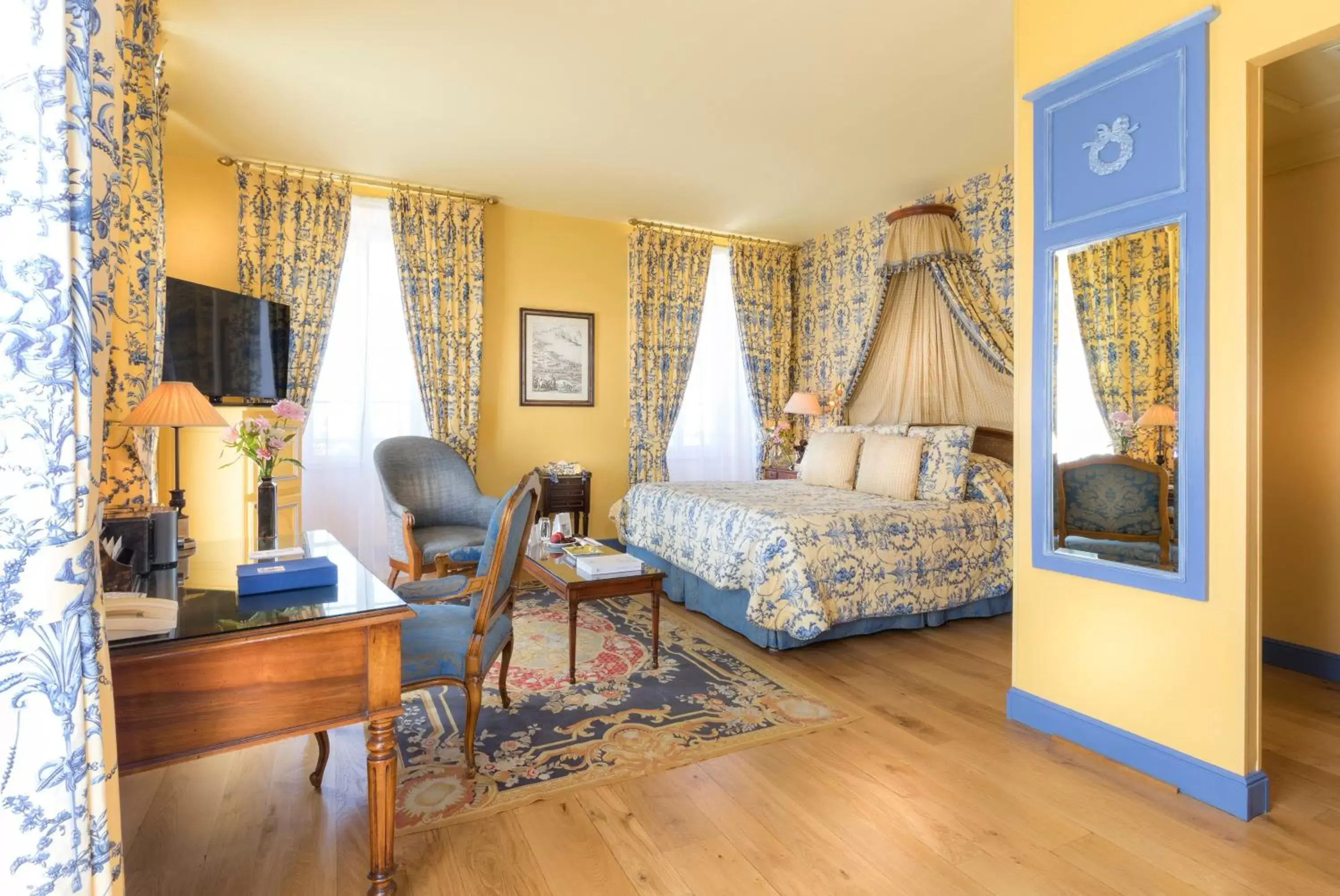 Bedroom, Seating Area in Hôtel de Toiras