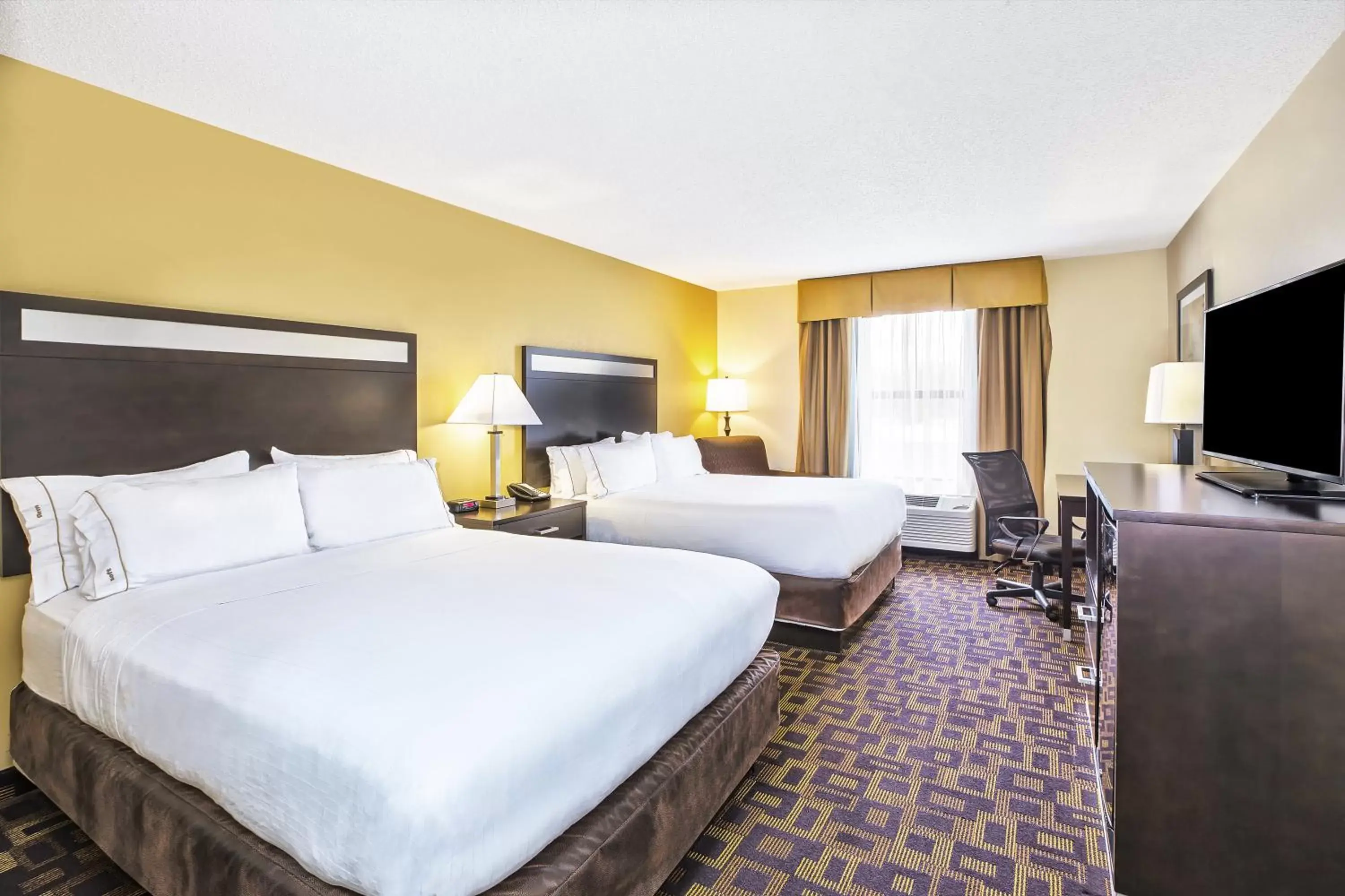 Photo of the whole room in Holiday Inn Express Hotel and Suites Marysville, an IHG Hotel