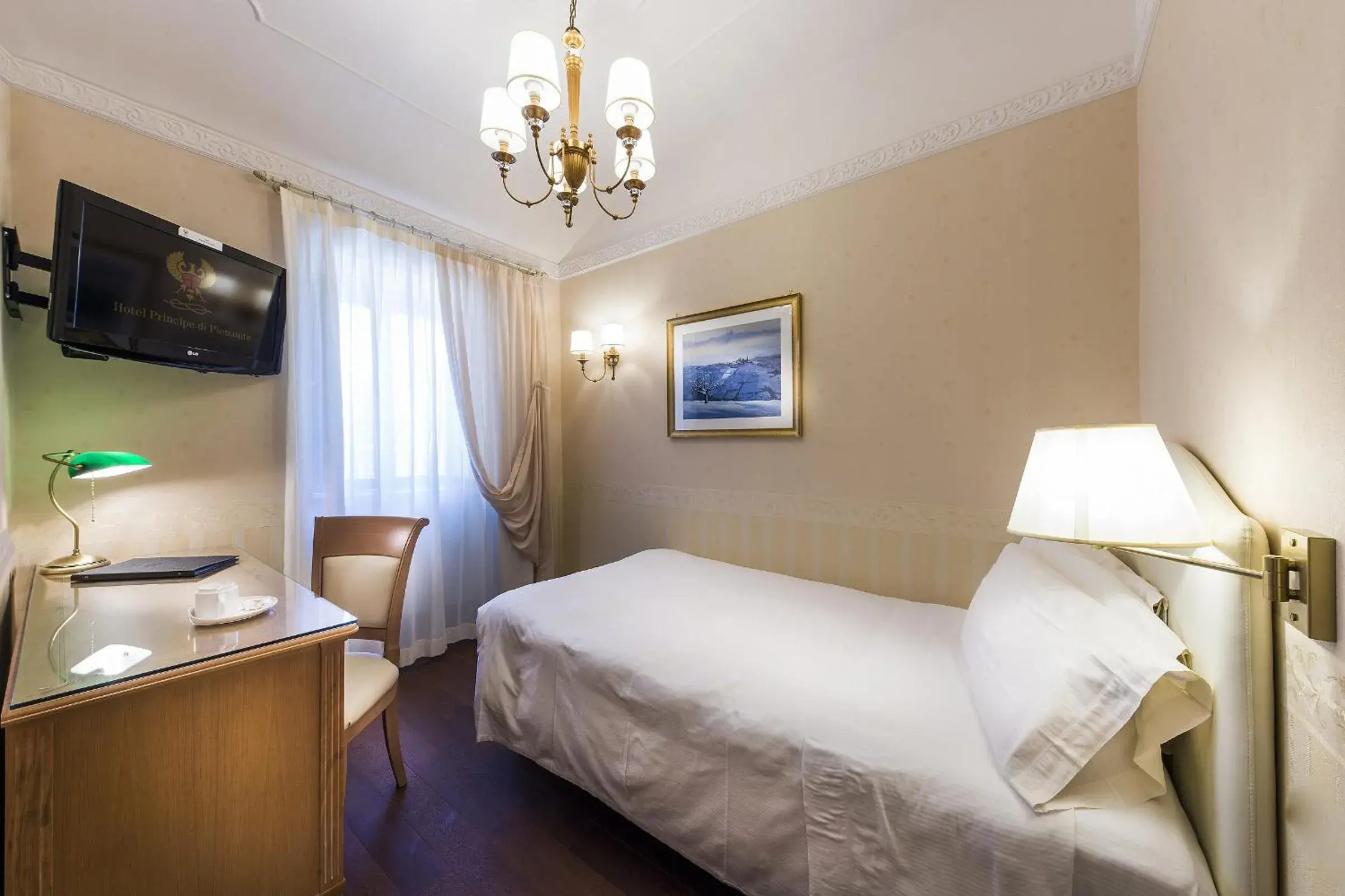 Bedroom, Bed in Hotel Principe di Piemonte