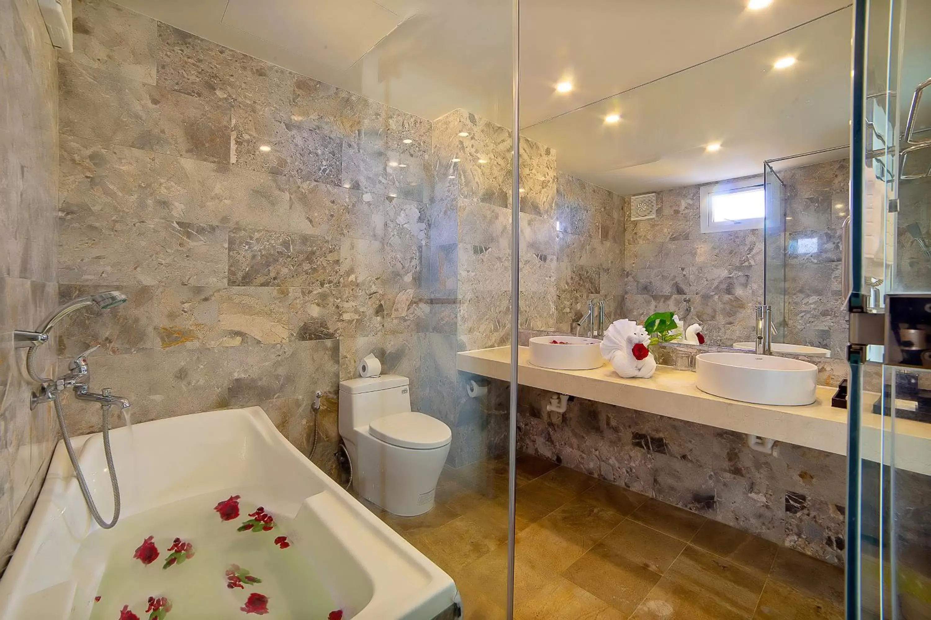 Bathroom in Hoi An Aurora Riverside Hotel and Spa