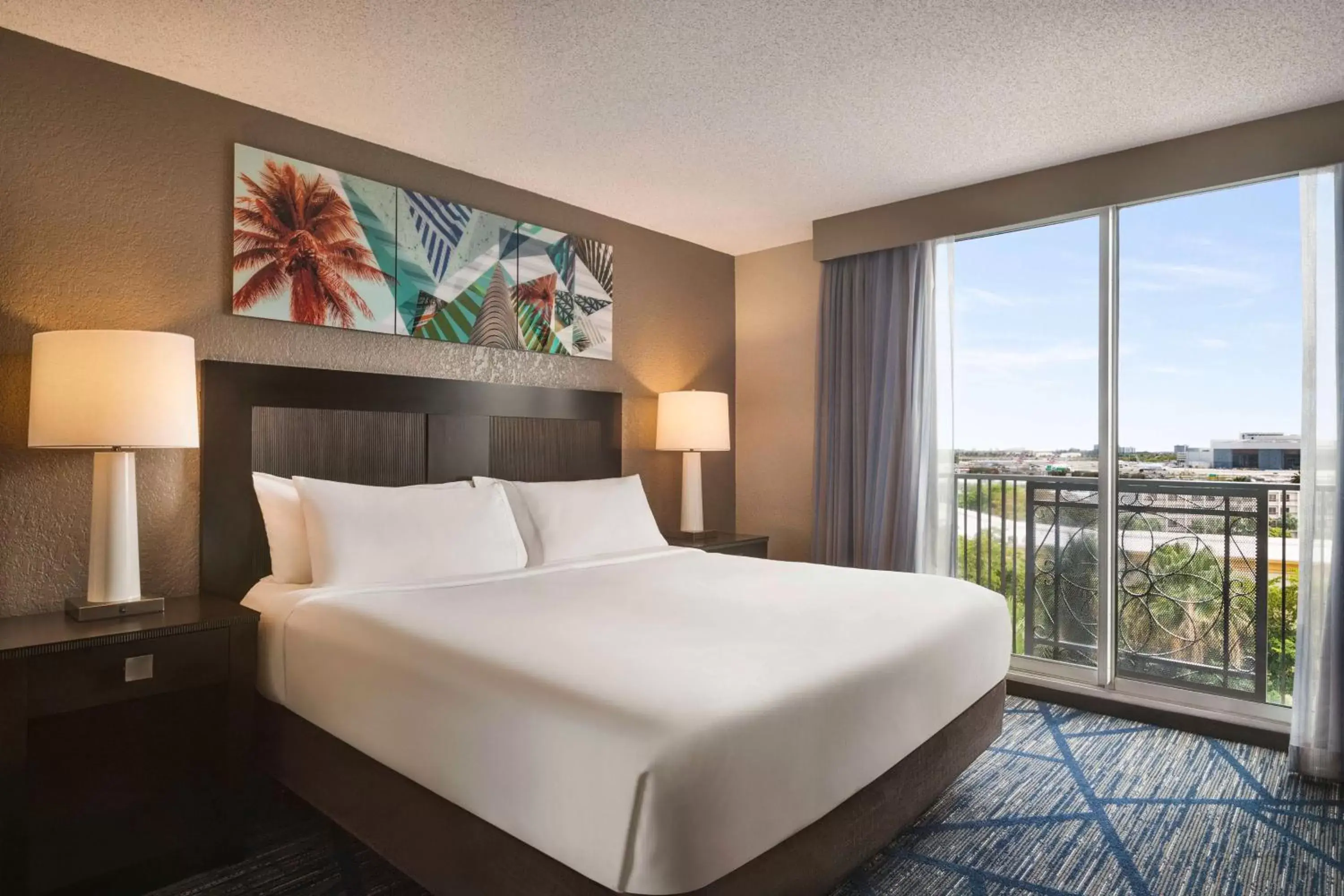 View (from property/room), Bed in Embassy Suites by Hilton Miami International Airport