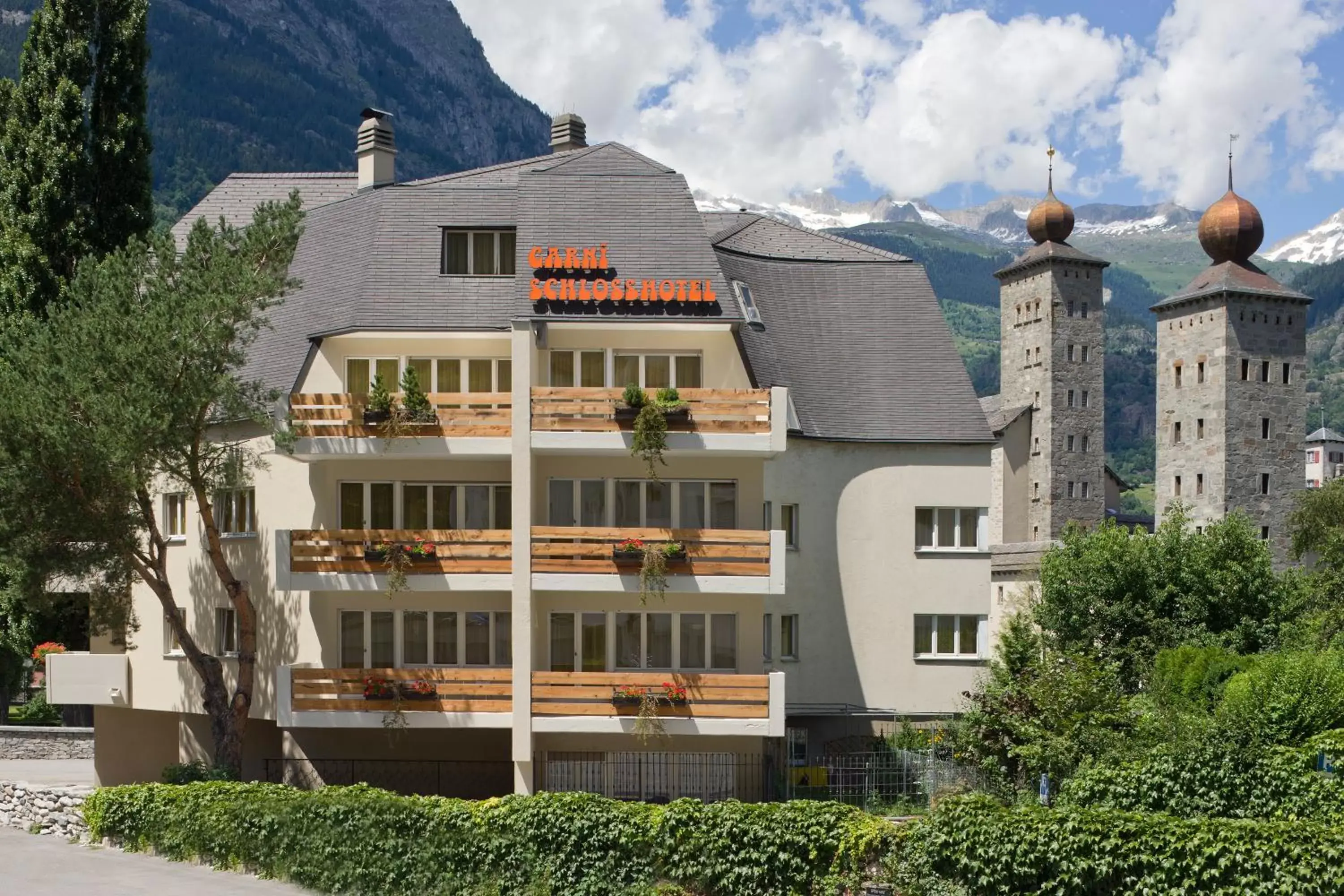 Facade/entrance, Property Building in Schlosshotel - Self Check-In Hotel