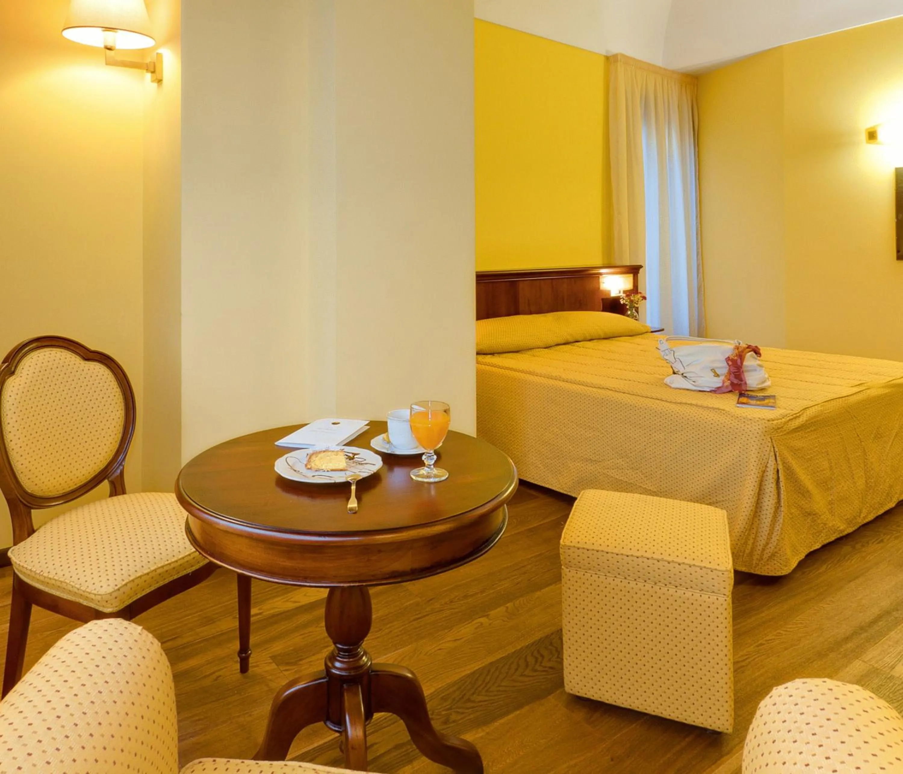 Photo of the whole room, Bed in Hotel La Plumeria