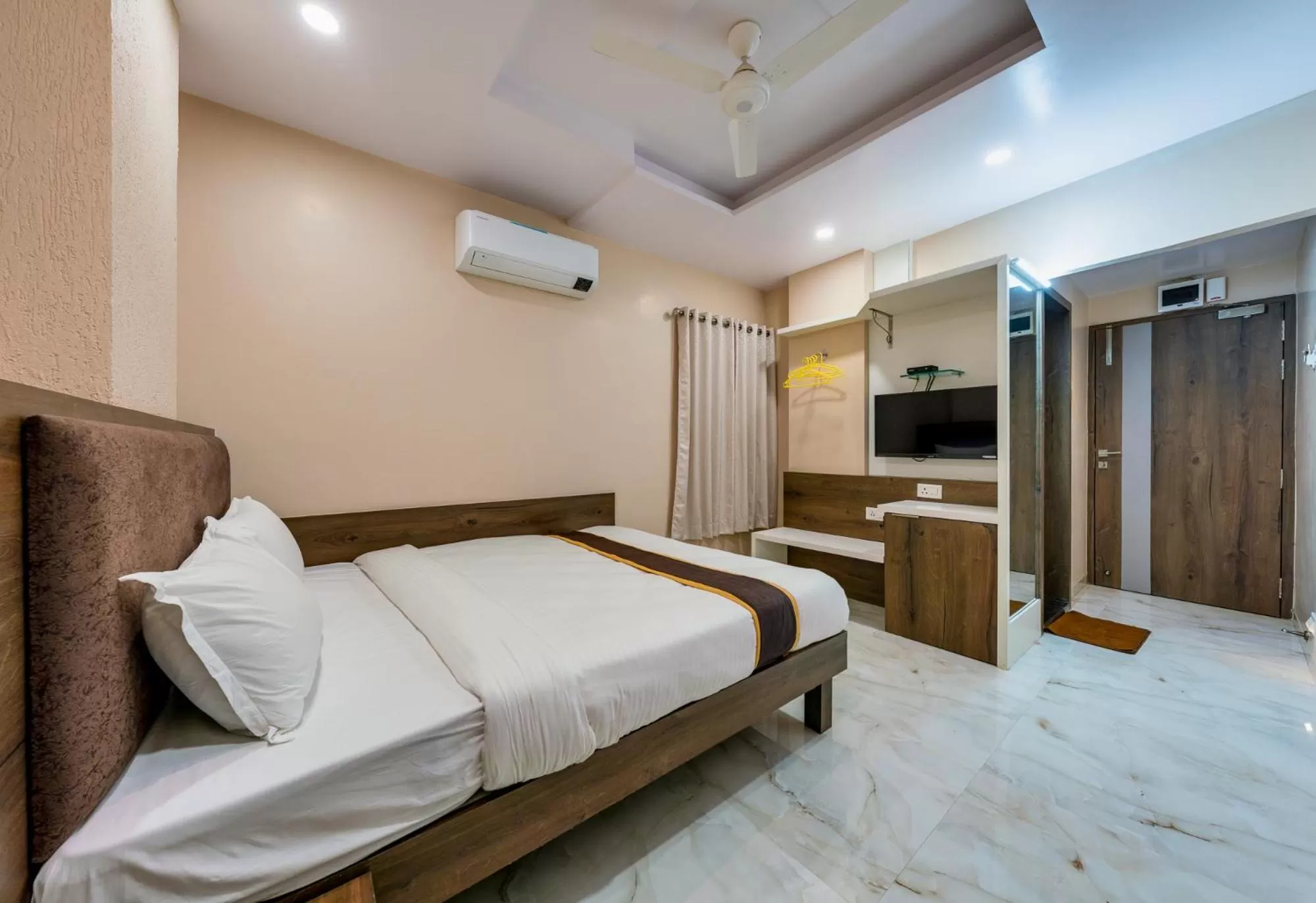 View (from property/room), Bed in Hotel Aatithya Satkar Near Mahalaxmi Temple