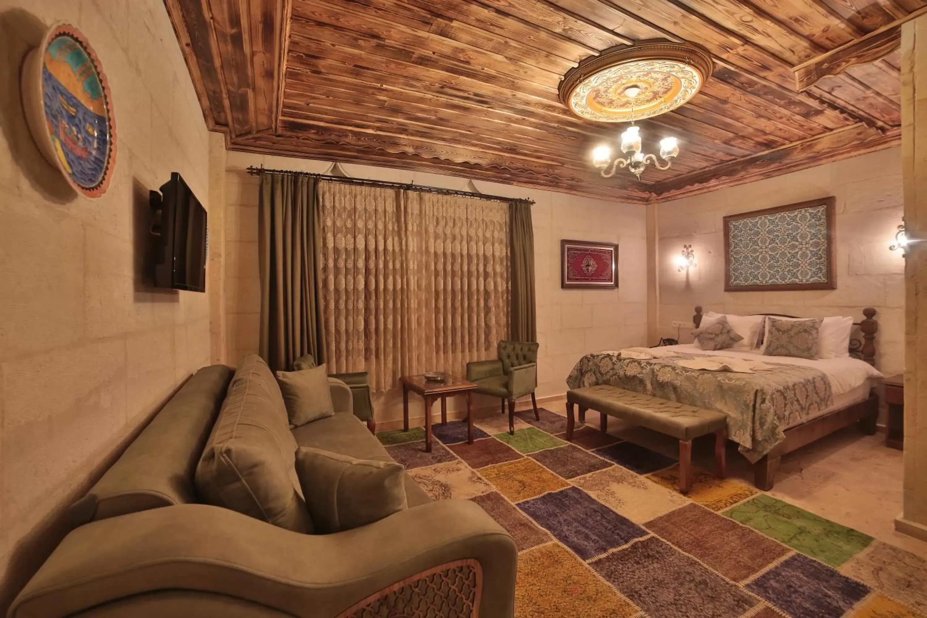 Photo of the whole room in Caravanserai Inn Hotel