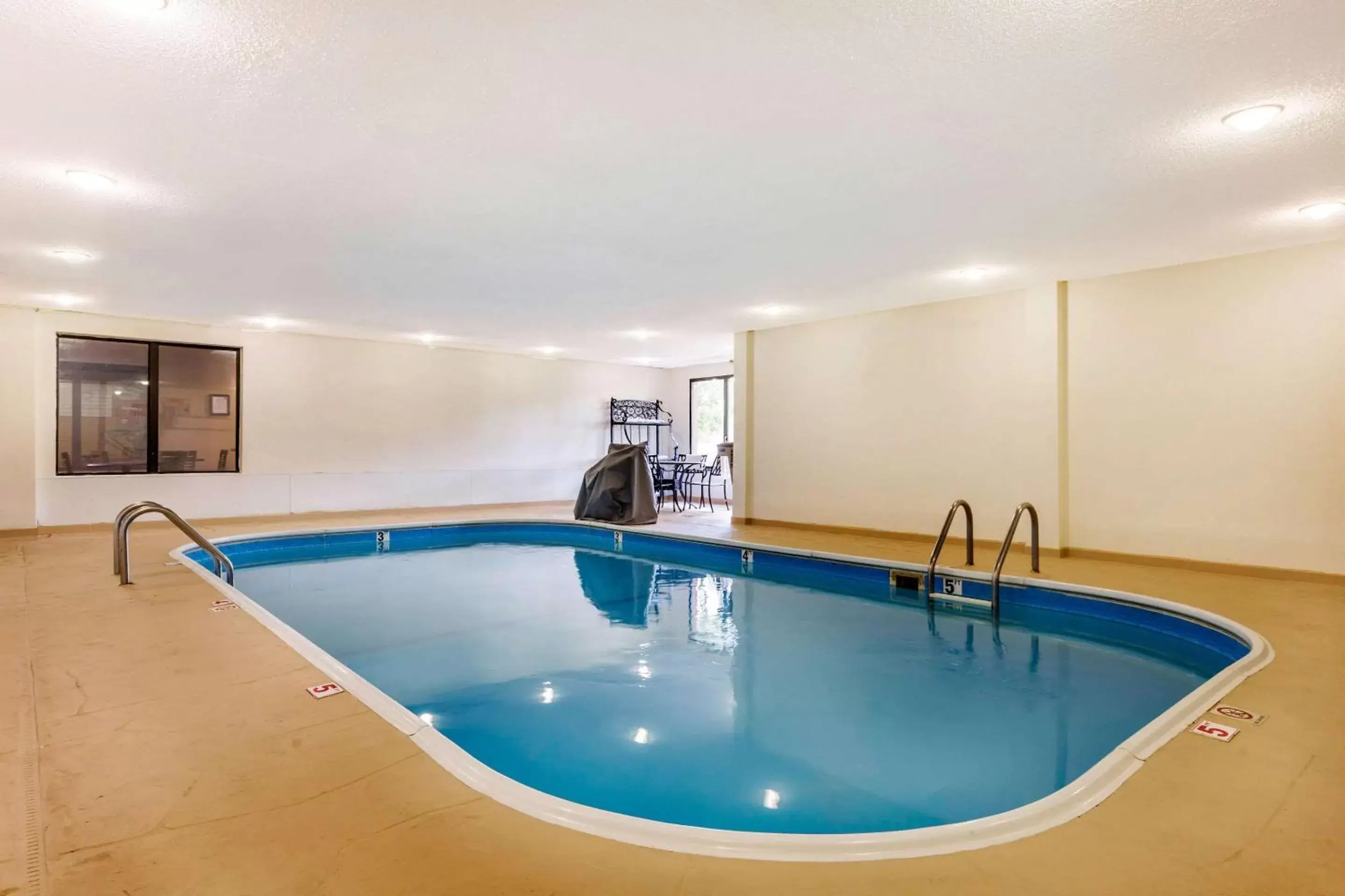 On site, Swimming Pool in Comfort Suites near I-80 and I-94