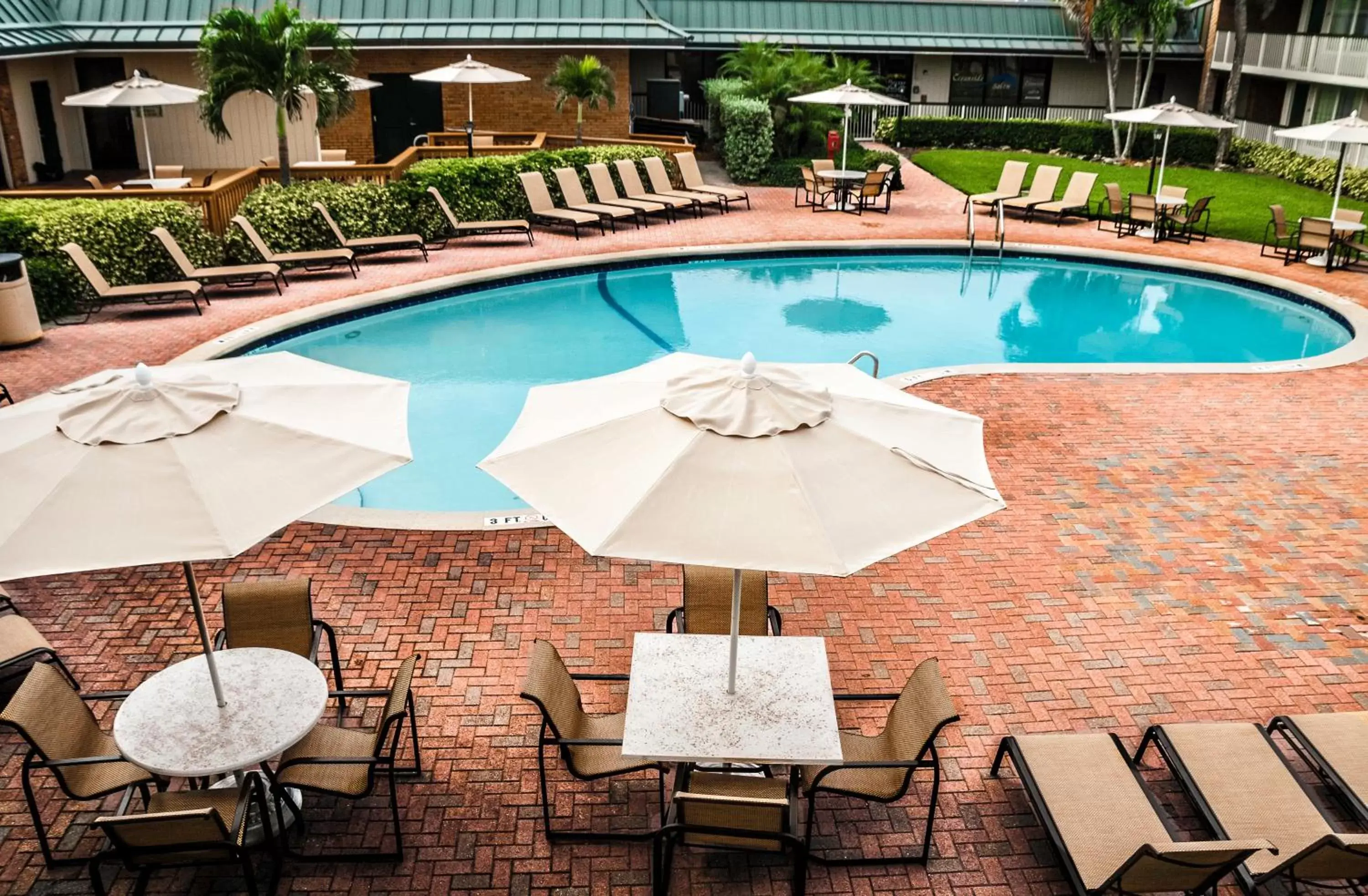 Swimming pool, Pool View in Ocean Breeze Inn Vero Beach