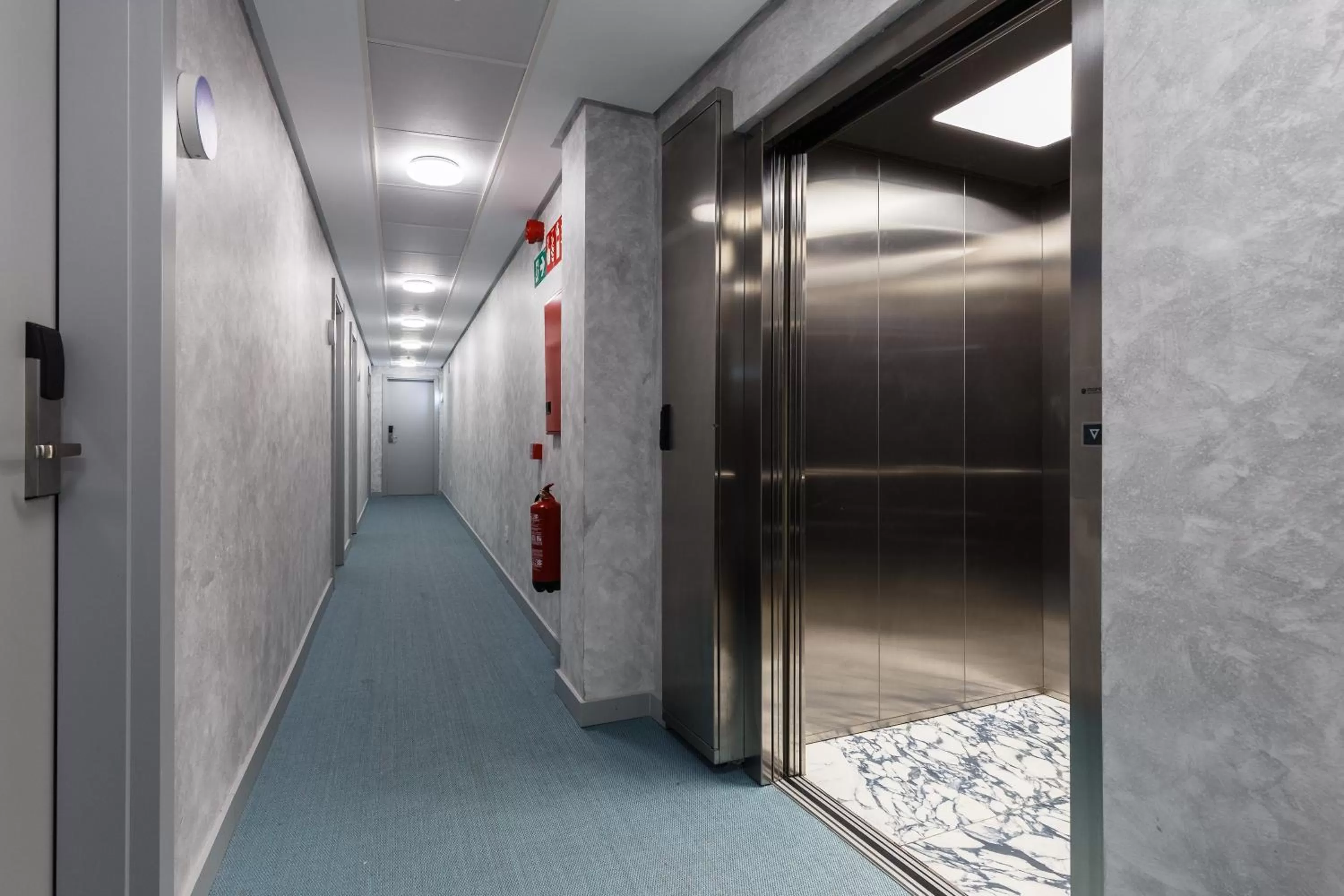 elevator in NR Mirador del Castillo